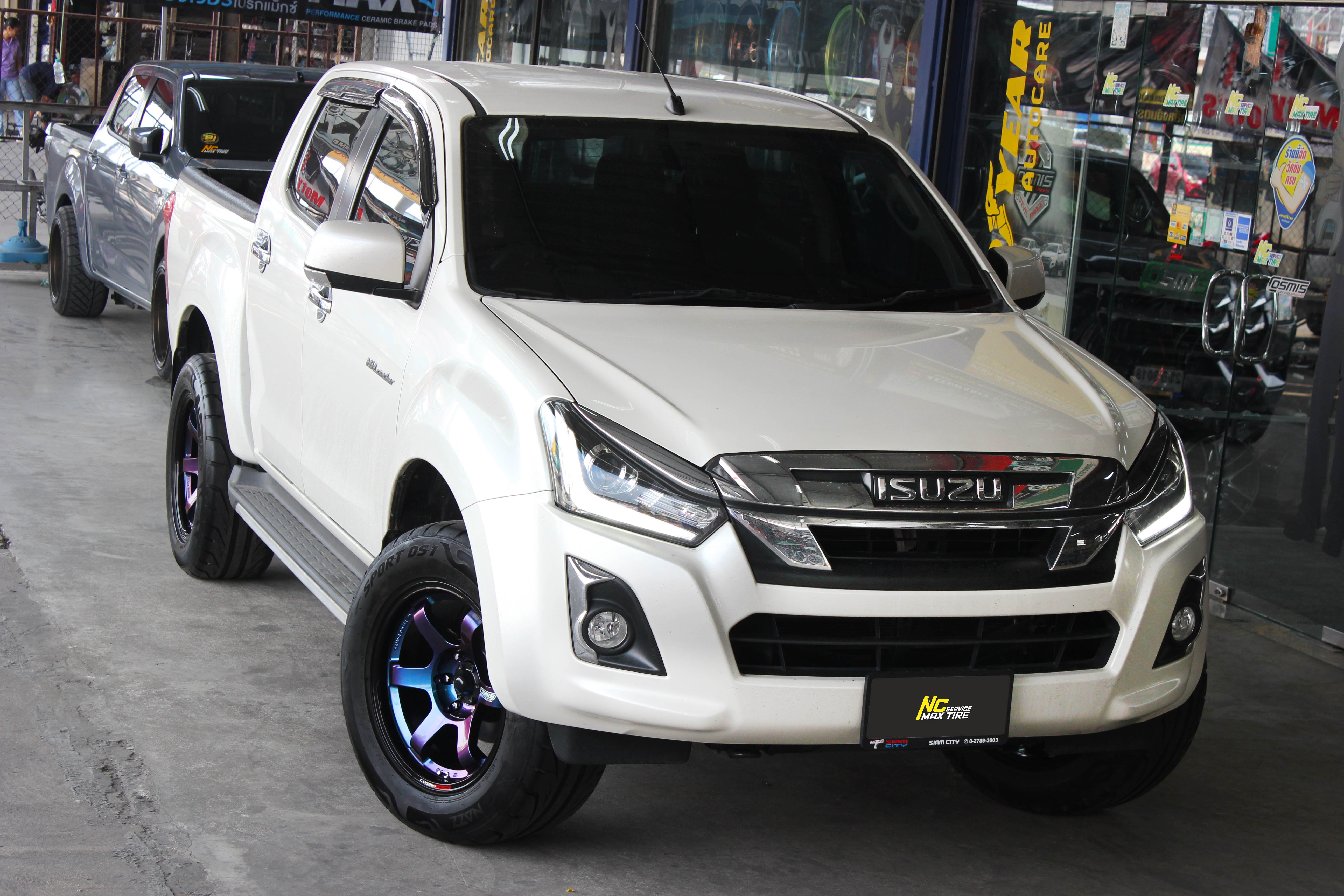 Isuzu D-max / ล้อแม็กขอบ18 / ล้อแม็กสวยๆ / ล้อแม็กรถกระบะตัวสูง / Cosmis / RG-06S / ล้อแม็กสีพิเศษ / Custom Color / Power Blue / 18x9.0 6H139.7 ET0 / ล้อแม็กสีน้ำเงินเฉดพาวเวอร์+ขอบดำเงา+เพลท / NC