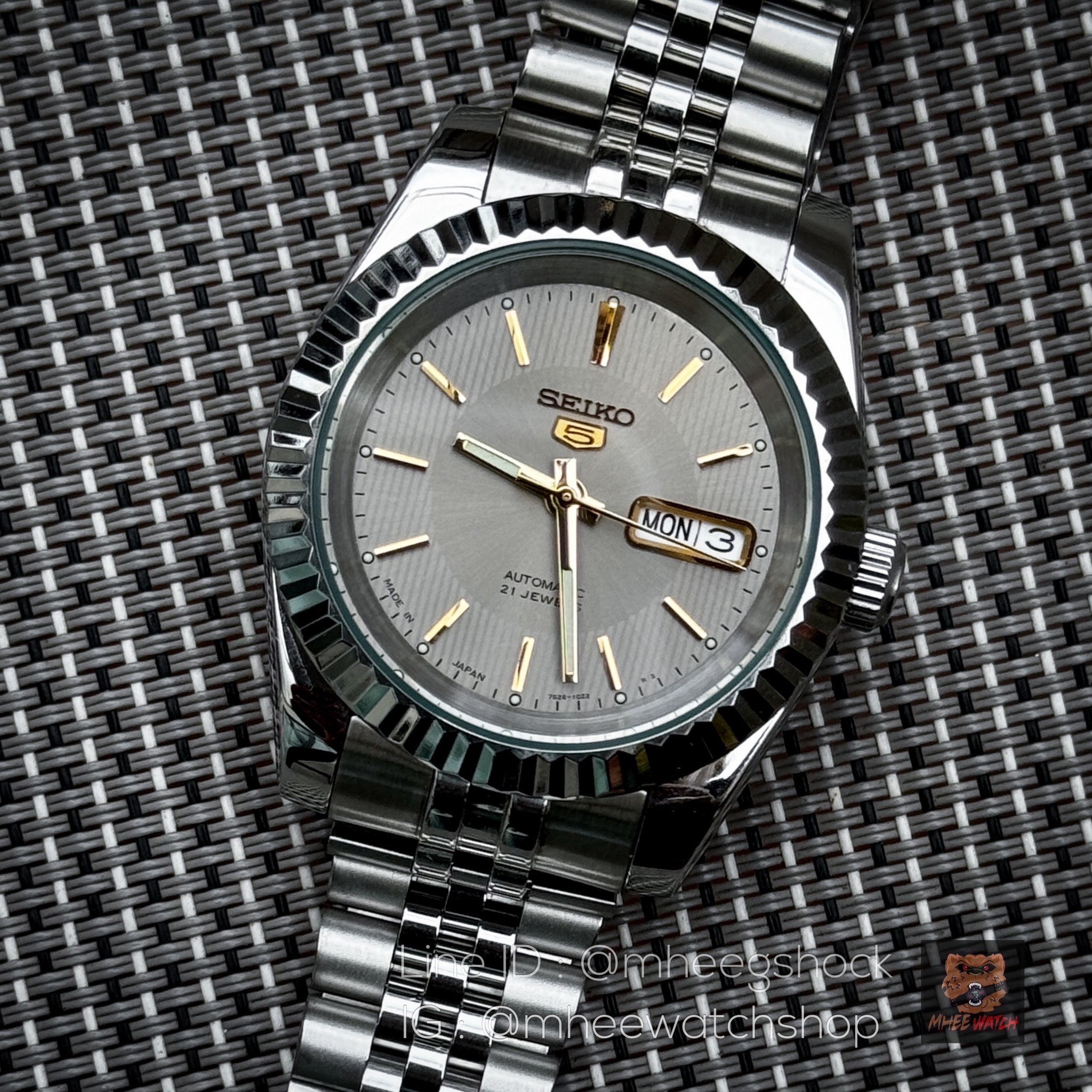 SeikoMod 5Sport Grey Golden Dial Jubilee Strap Automatic 21Jewels