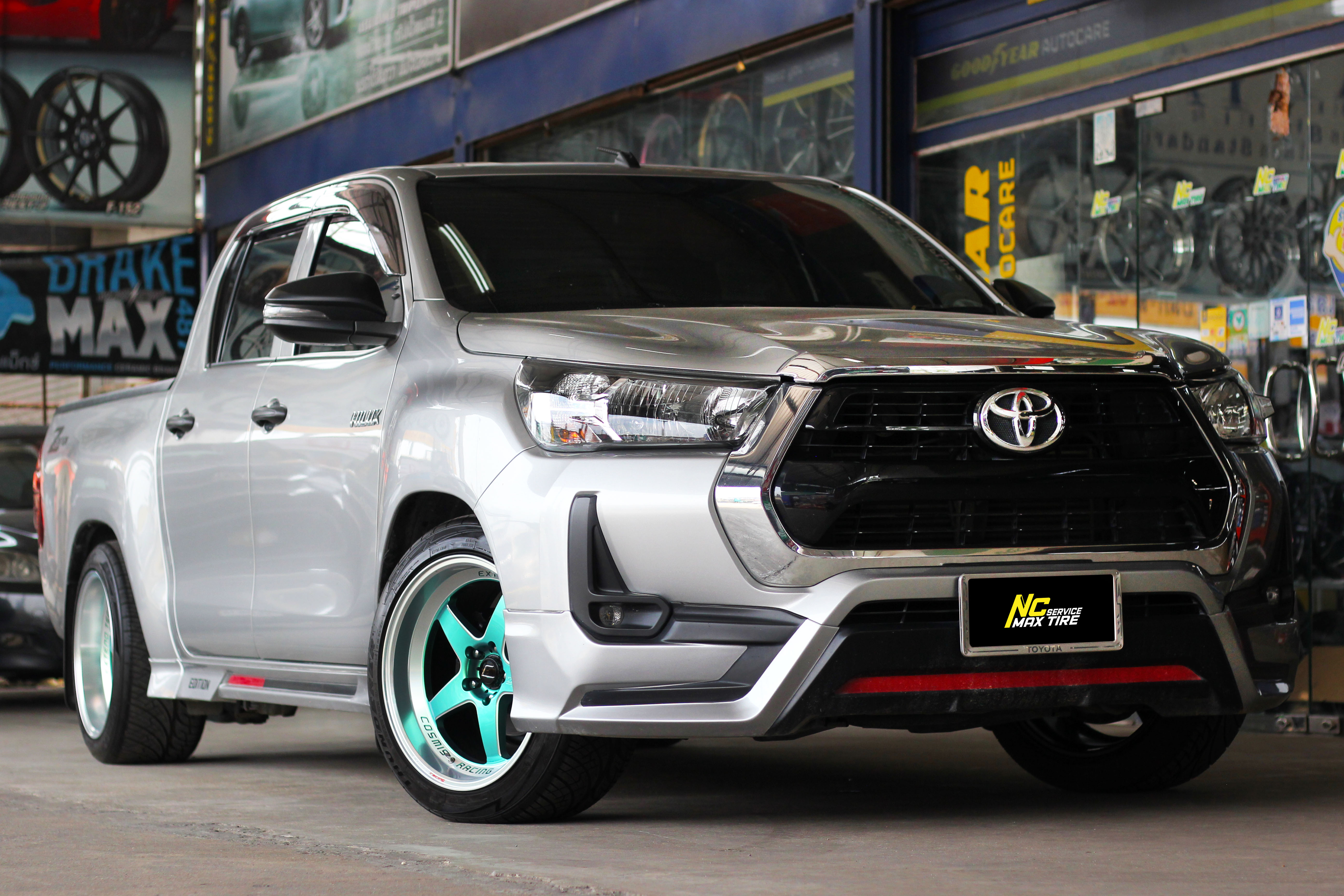 Toyota Revo / Z-Edition / ล้อแม็กขอบ18 / Cosmis / Type-G GrandTurismo / 18x9.5/10.5 6H139.7 ET12/8 / ล้อแม็กสีเขียว+ขอบเงา+CNCข้างก้าน+ตัวหนังสือ / ล้อแม็กสีพิเศษ / Custom Color / ล้อแม็กสวยๆ / NC