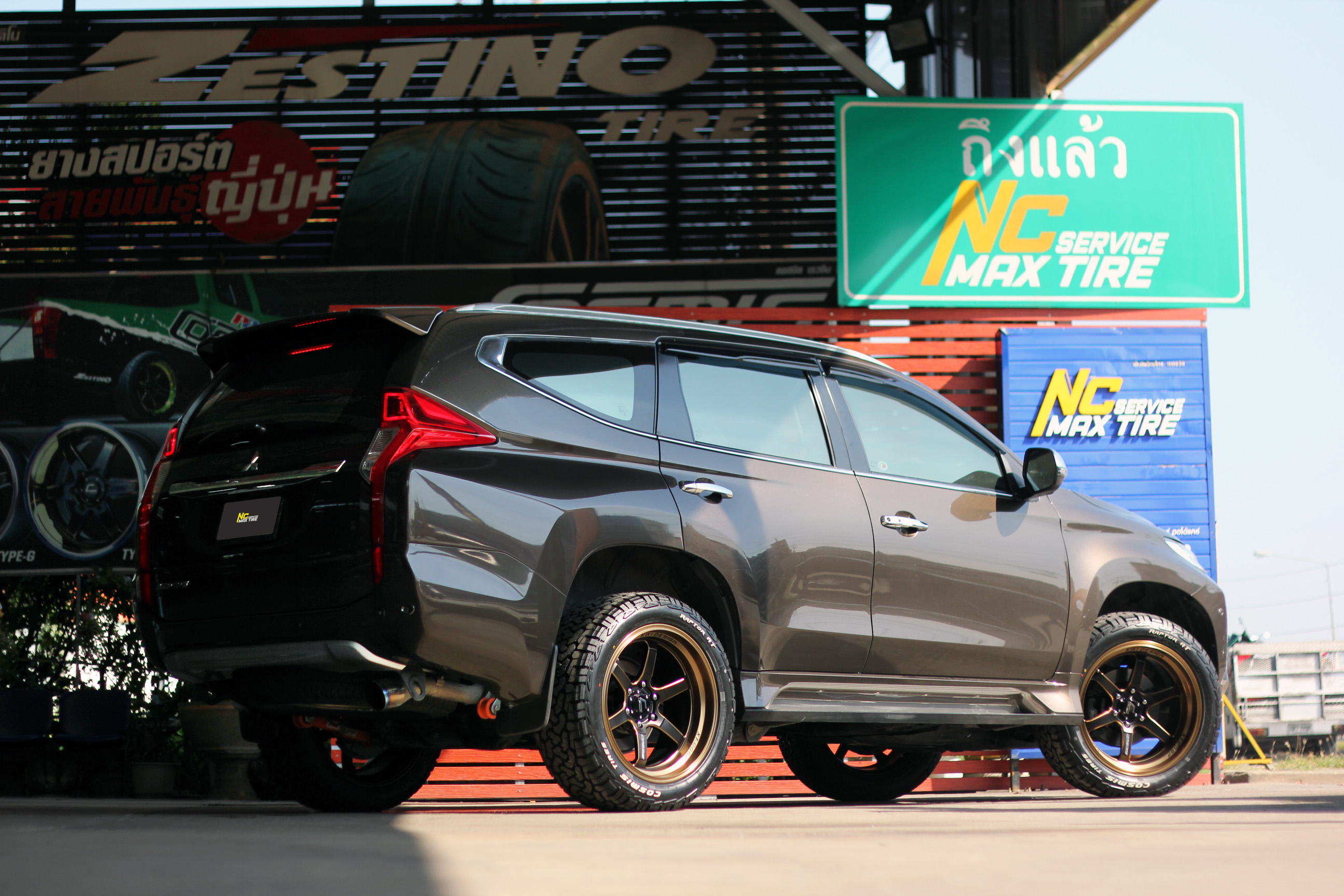 Mitsubishi Pajero Sport / ล้อแม็กขอบ20 / Cosmis / XT-006R / 20x9.5 6H139.7 ET5 / Raptor AT / 265/50R20 / SUV / PPV