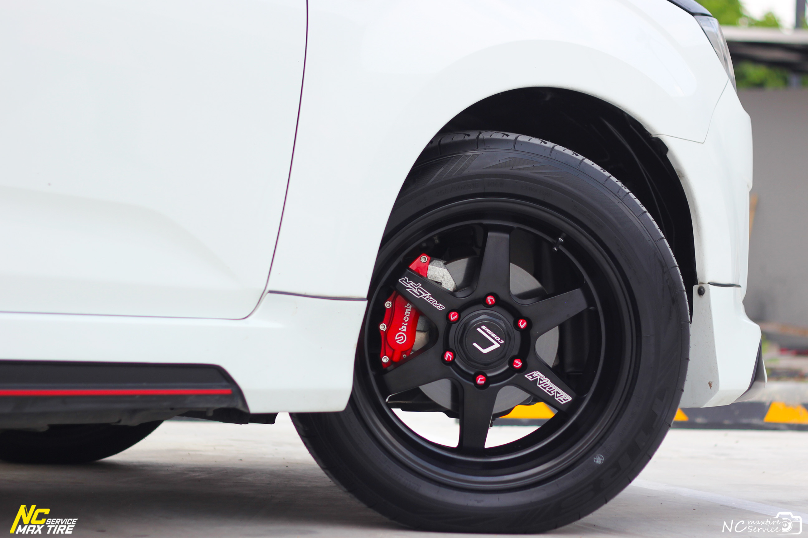 Isuzu D-max ตัวเตี้ย / ล้อแม็กขอบ18 / SPORTY / Cosmis / Fattah / Sport / SFR / 18x9.5/10.5 6H139.7 ET25/32 / T1RS / 255/50R18 / น็อตล้อCosmis