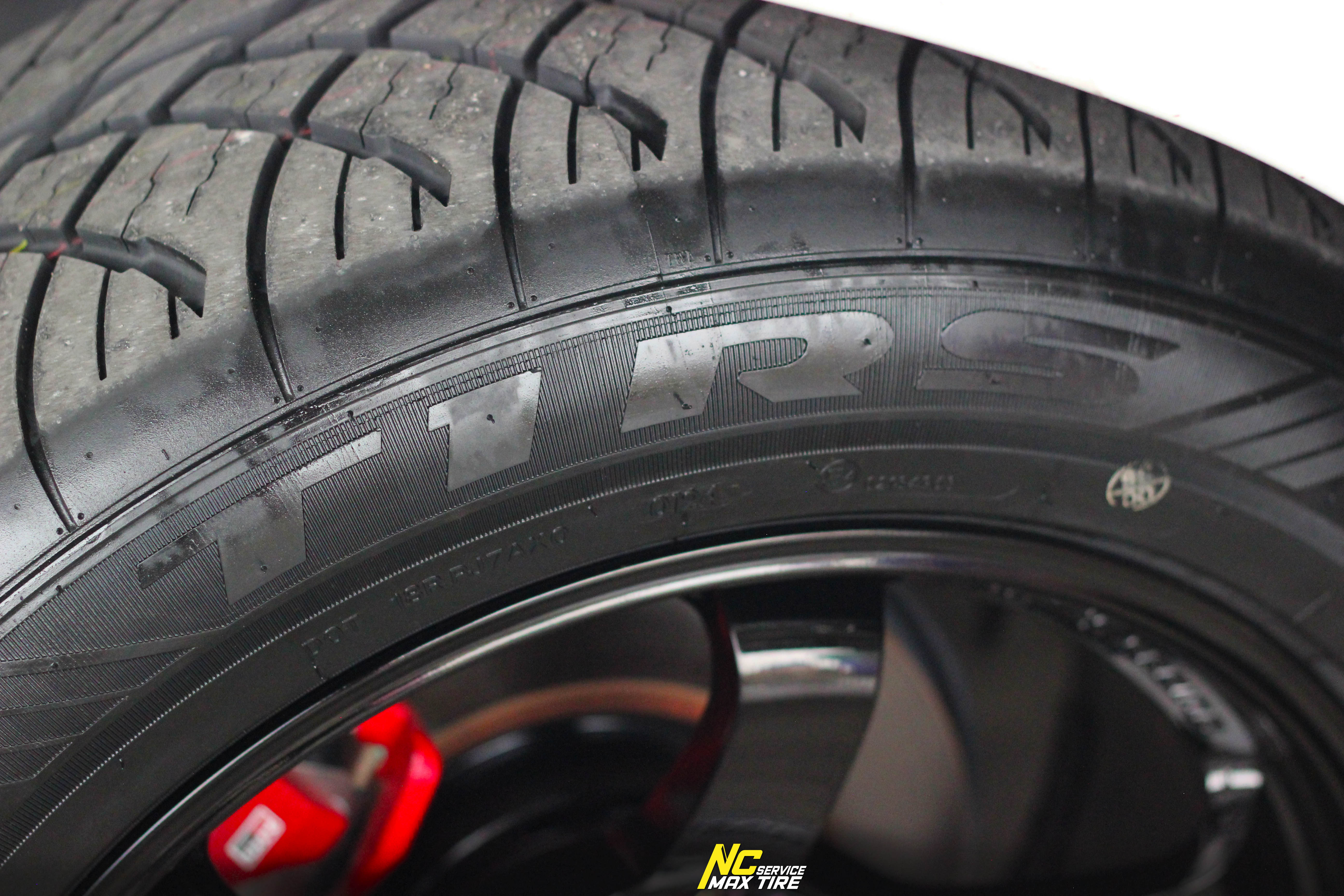 Toyota Revo / Z-Edition / GR-Sport / ล้อแม็กสวยๆ / ล้อแม็กขอบ18 / ล้อแม็กสำหรับรถกระบะตัวเตี้ย / Cosmis / RG-06SR / 18x9.0 5H113 ET0 / ล้อแม็กสีดำเงาพิเศษทั้งวง+หยอดตัวหนังสือแดง+เพลท / DeepBlack / Custom Color / T1RS / 255/50R18 / NC