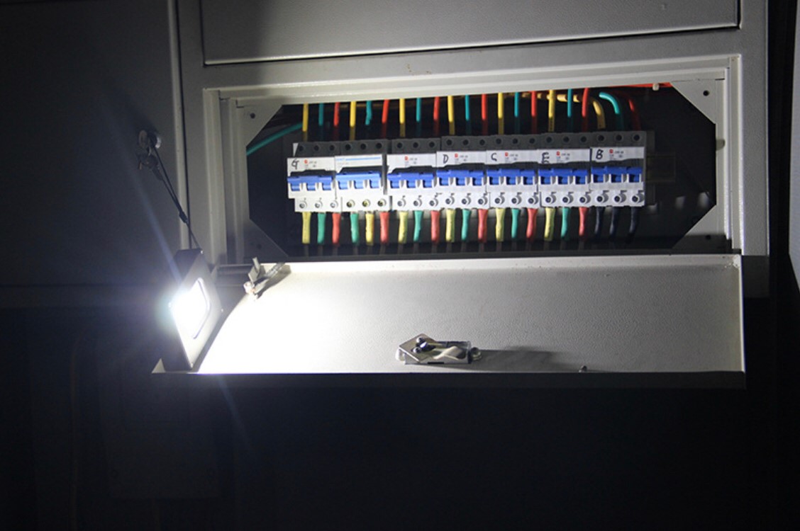 LED Solar Cell Flood 3 in 1 USB 5VDC 10 w Daylight โซล่าเซลล์แอลอีดีแบบพกพา เป็นเพาเวอร์แบงค์ได้ ชาร์ตไฟบ้านหรือแสงอาทิตย์ก็ได้ ขนาด 10 วัตต์