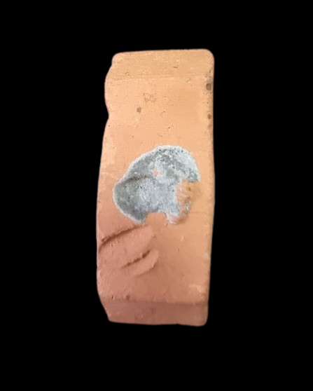 หลวงพ่อปาน วัดบางนมโค รุ่นสู่พุทธภูมิ พิมพ์ทรงครุฑ เนื้อดินอุดผง ปี 2536