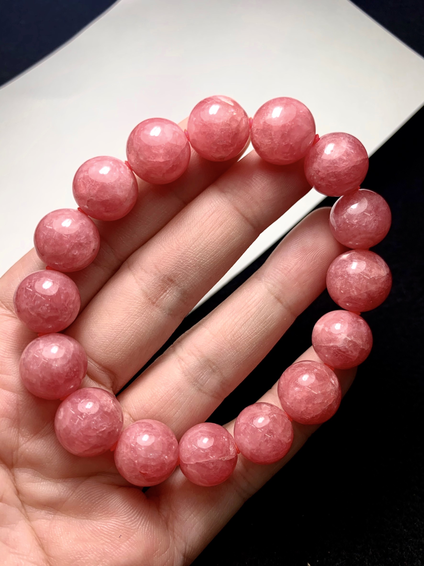 โรโดโครไซต์ (Rhodochrosite) AAA++ ลักษณะหินที่ดีที่สุด หินดึงดูดรัก
