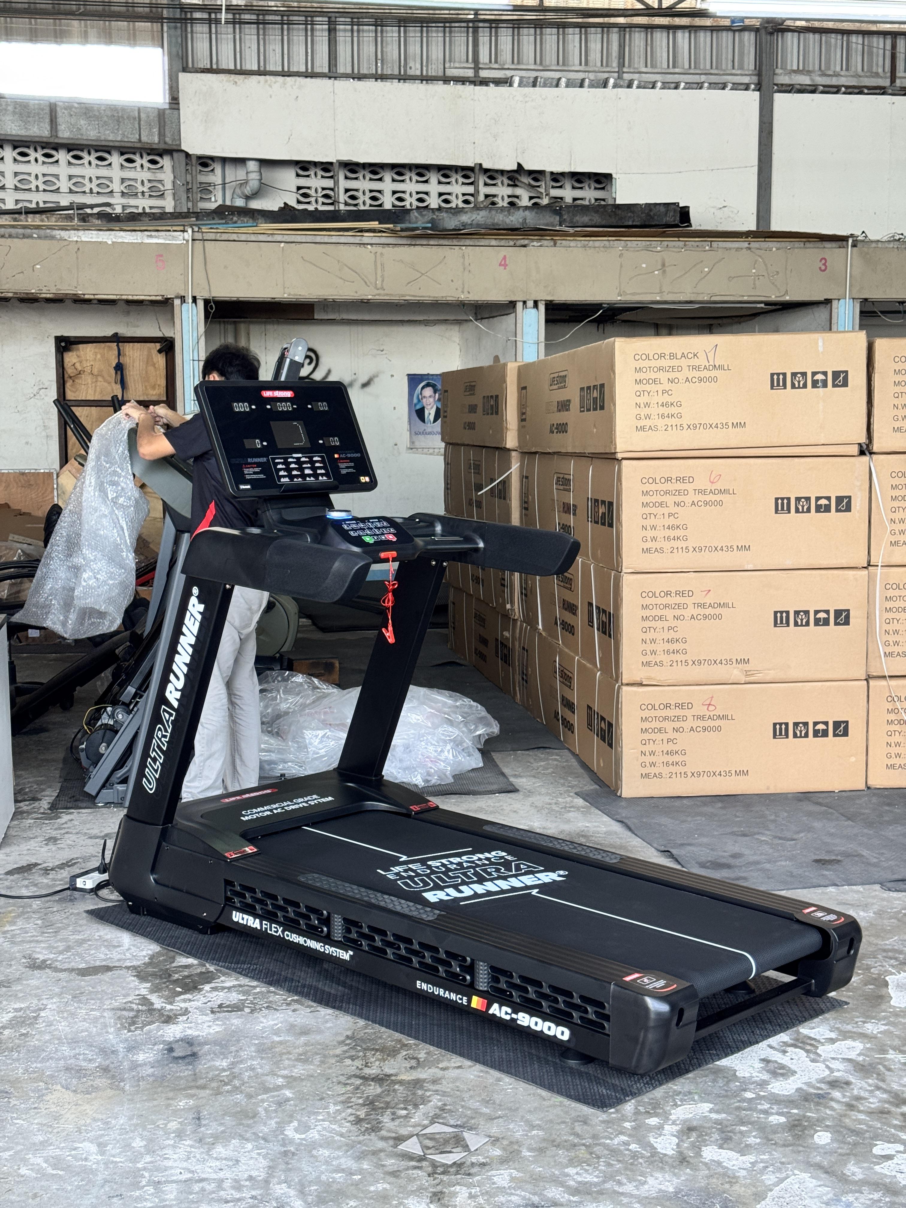 ลู่วิ่งไฟฟ้า Life Strong ULTRA RUNNER รุ่น AC9000 Endurance มอเตอร์ AC 7.5 แรงม้า