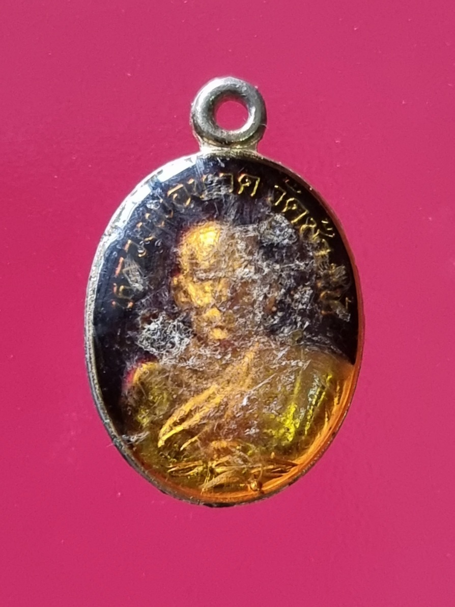 เหรียญเม็ดแตงลงยาหลวงพ่อทวด วัดช้างให้ ปี 2522 จังหวัดปัตตานี