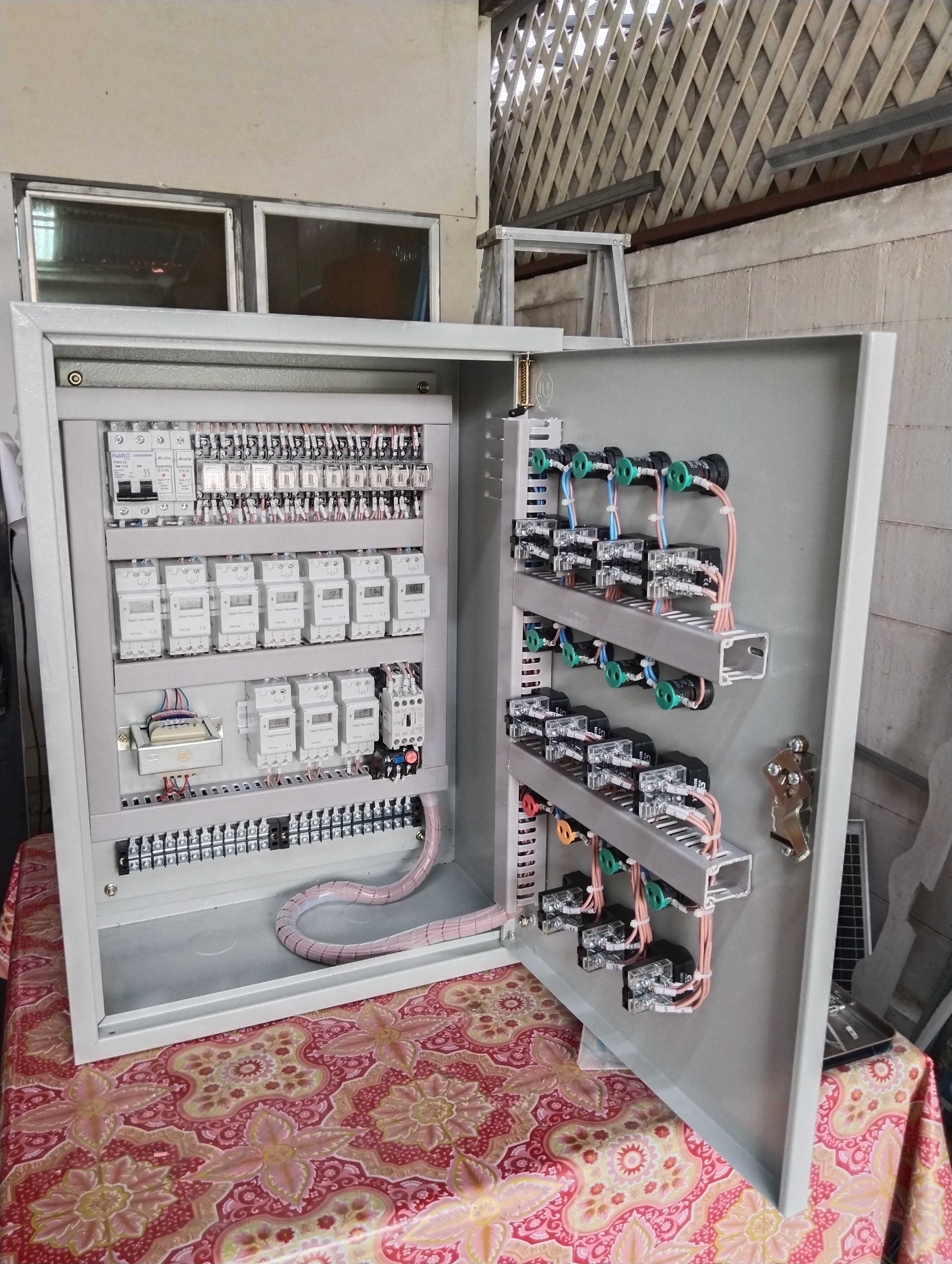 ตู้คอลโทรลตั้งเวลาด้วย Timer 10 โซน