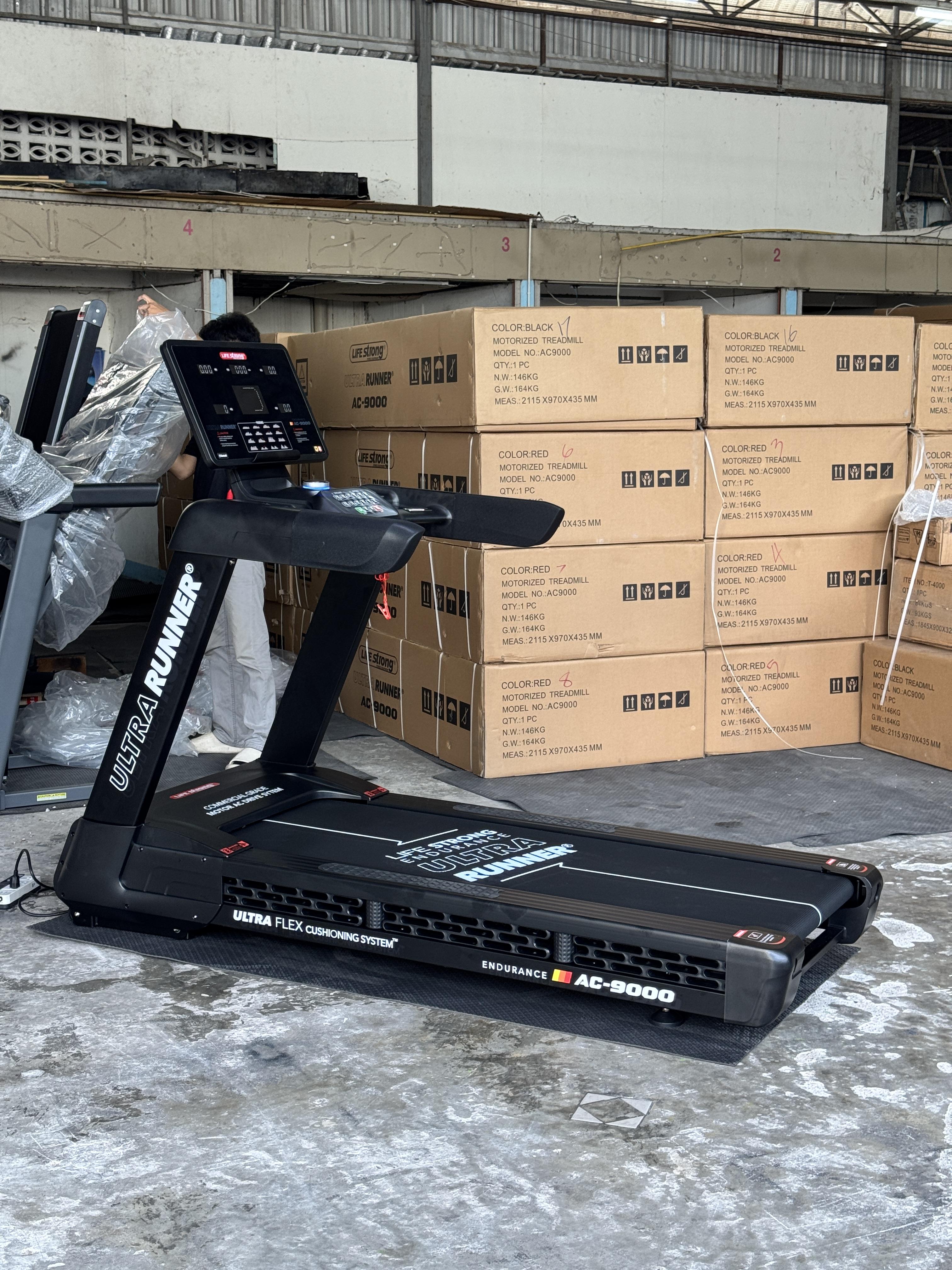ลู่วิ่งไฟฟ้า Life Strong ULTRA RUNNER รุ่น AC9000 Endurance มอเตอร์ AC 7.5 แรงม้า