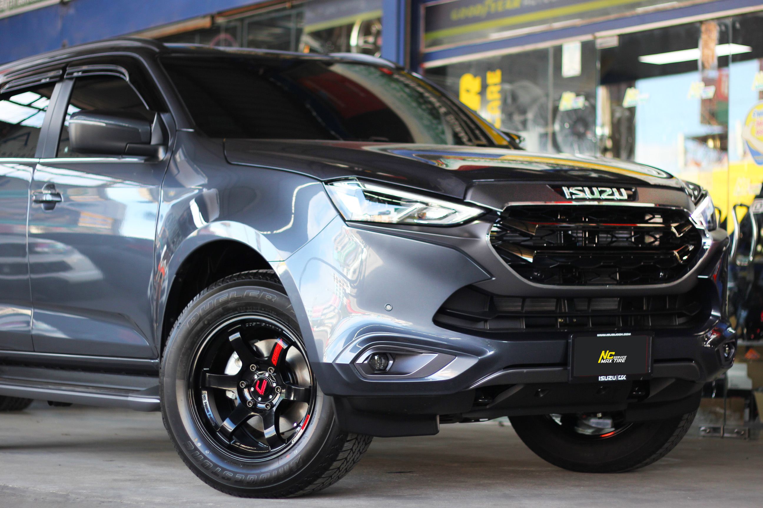 Isuzu Mu-x / ล้อแม็กขอบ18 / Cosmis / RG06S / ล้อแม็กสีดำเงา / 18x9.0 6H139.7 ET15