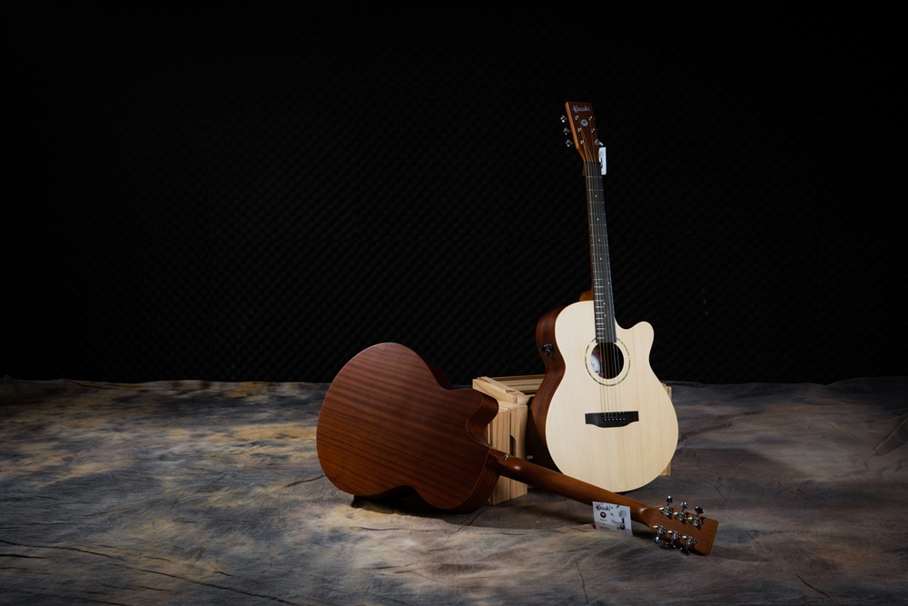 Kazuki กีต้าร์โปร่งไฟฟ้า Mars Series Transacoustic รุ่น OM1CETAC สีไม้