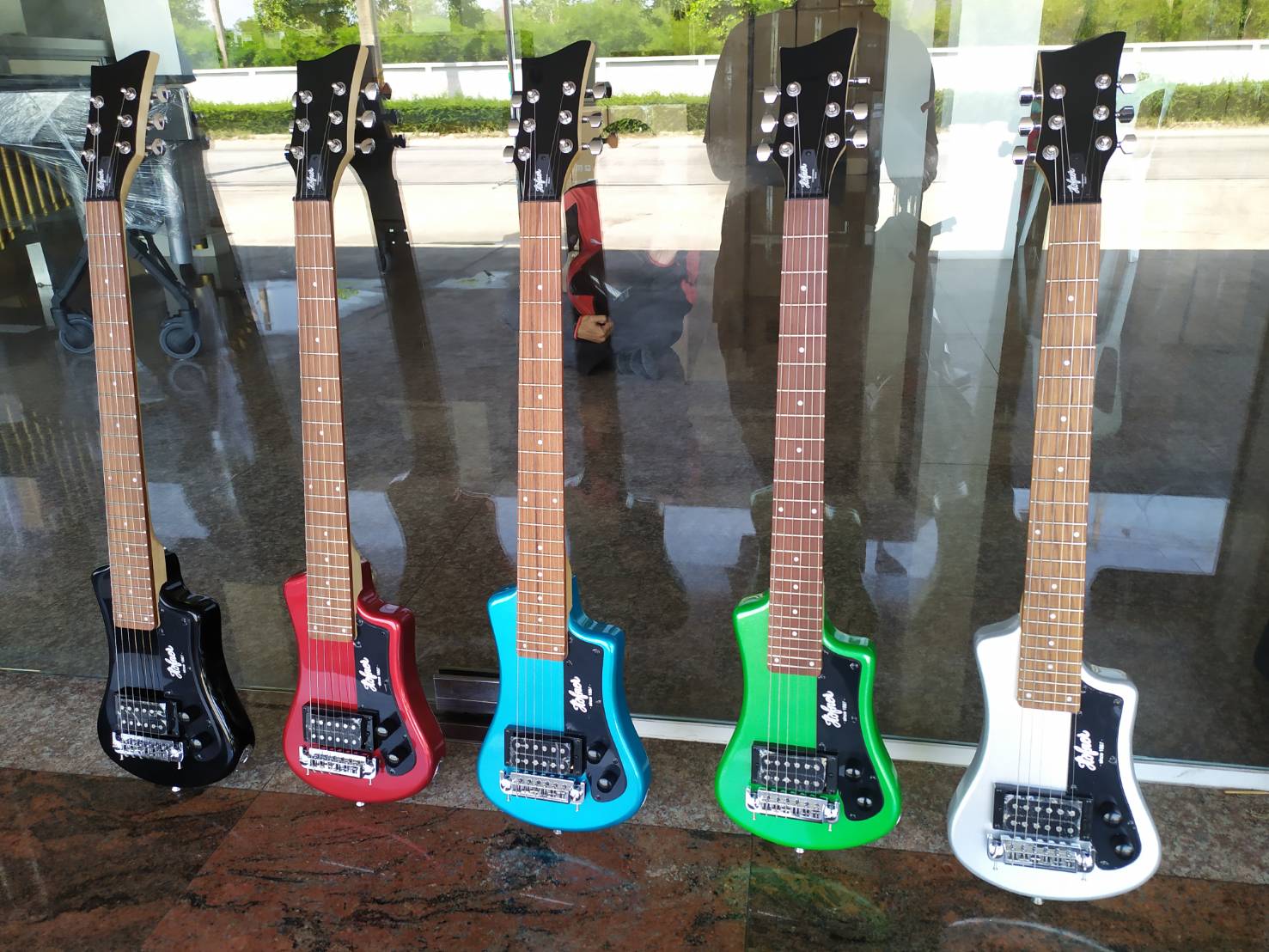 กีตาร์ไฟฟ้า Hofner Shorty /Red/Black/Blue