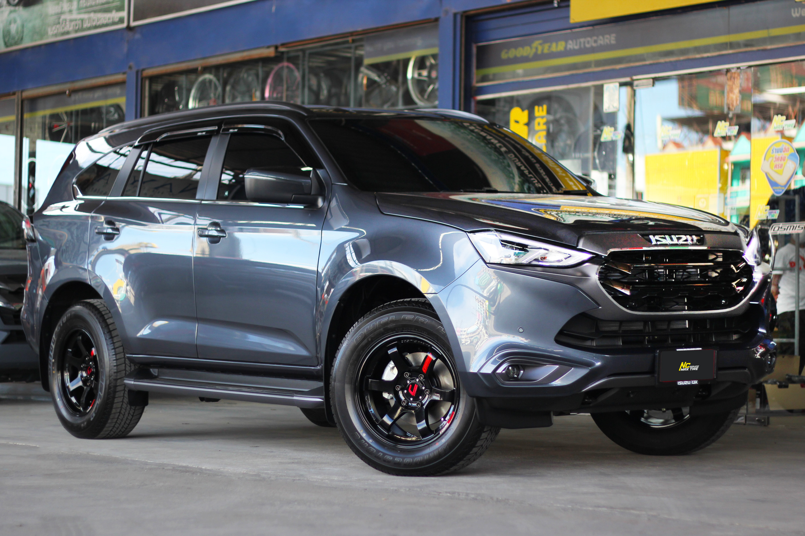 Isuzu Mu-x / ล้อแม็กขอบ18 / Cosmis / RG06S / ล้อแม็กสีดำเงา / 18x9.0 6H139.7 ET15