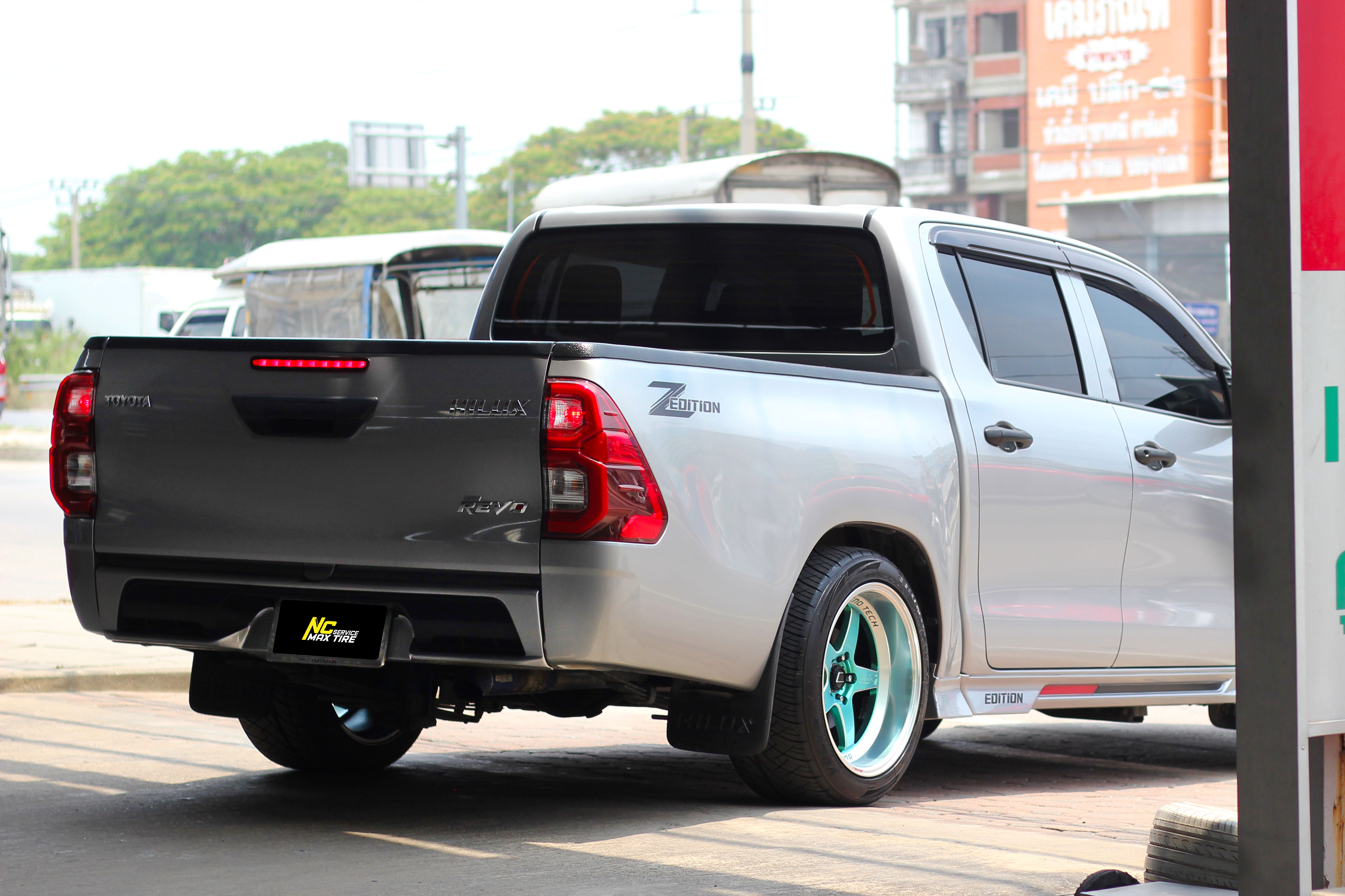 Toyota Revo / Z-Edition / ล้อแม็กขอบ18 / Cosmis / Type-G GrandTurismo / 18x9.5/10.5 6H139.7 ET12/8 / ล้อแม็กสีเขียว+ขอบเงา+CNCข้างก้าน+ตัวหนังสือ / ล้อแม็กสีพิเศษ / Custom Color / ล้อแม็กสวยๆ / NC