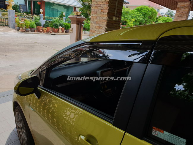 กันสาดสปอร์ต Toyota Sienta Black Sport (PMMA)