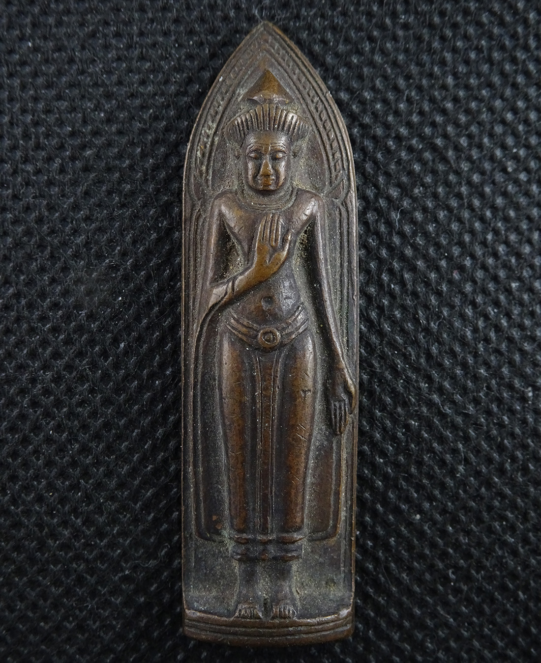 พระร่วงหลังรางปืน วัดมหาธาตุสุโขทัย ปี 2518