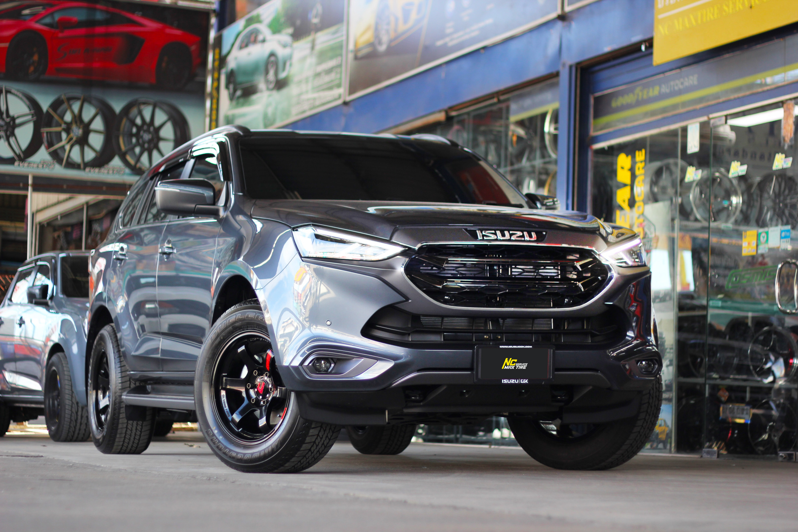 Isuzu Mu-x / ล้อแม็กขอบ18 / Cosmis / RG06S / ล้อแม็กสีดำเงา / 18x9.0 6H139.7 ET15