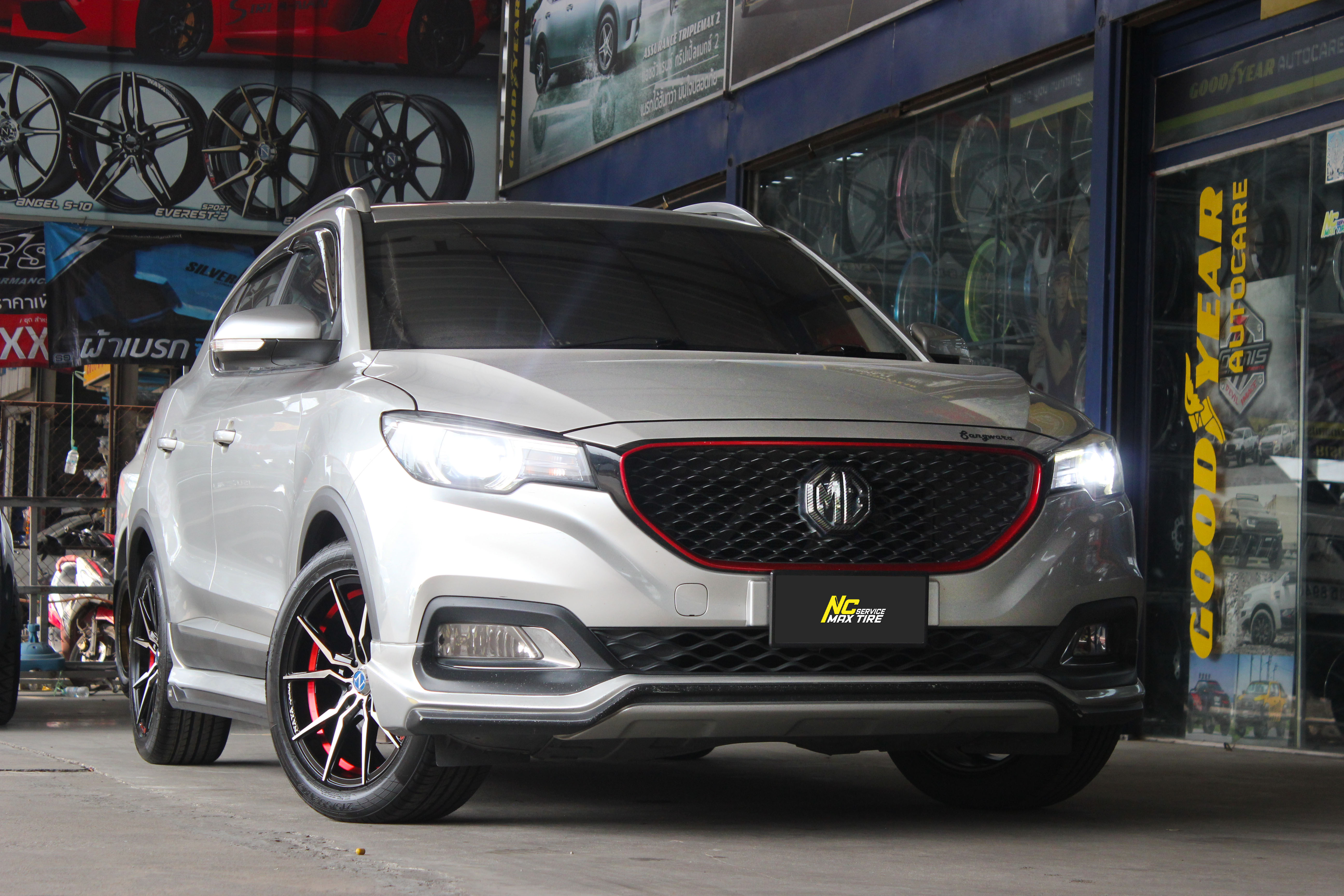 MG / ZS / ล้อแม็กขอบ17 / Cosmis / NAYA / Everest-2 Premium / 17X7.5 10H100/114.3 ET30 / ล้อแม็กสีหน้าเงาร่องดำท้องแดงกลึงตัวหนังสือ / ล้อแม็กสำหรับรถเก๋งซีดานทุกรุ่น / ล้อแม็กสวยๆ / NC