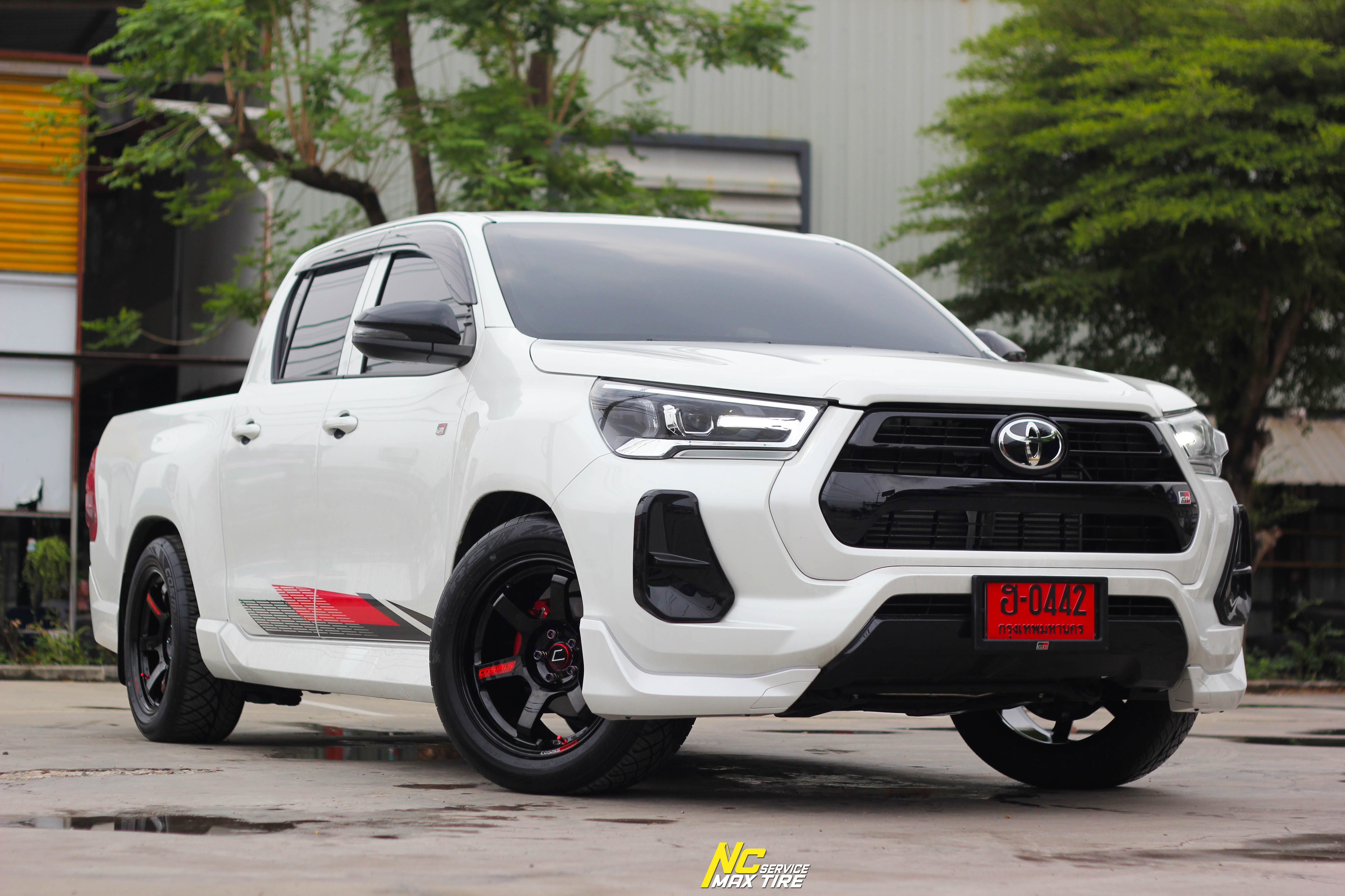 Toyota Revo / Z-Edition / GR-Sport / ล้อแม็กสวยๆ / ล้อแม็กขอบ18 / ล้อแม็กสำหรับรถกระบะตัวเตี้ย / Cosmis / RG-06SR / 18x9.0 5H113 ET0 / ล้อแม็กสีดำเงาพิเศษทั้งวง+หยอดตัวหนังสือแดง+เพลท / DeepBlack / Custom Color / T1RS / 255/50R18 / NC