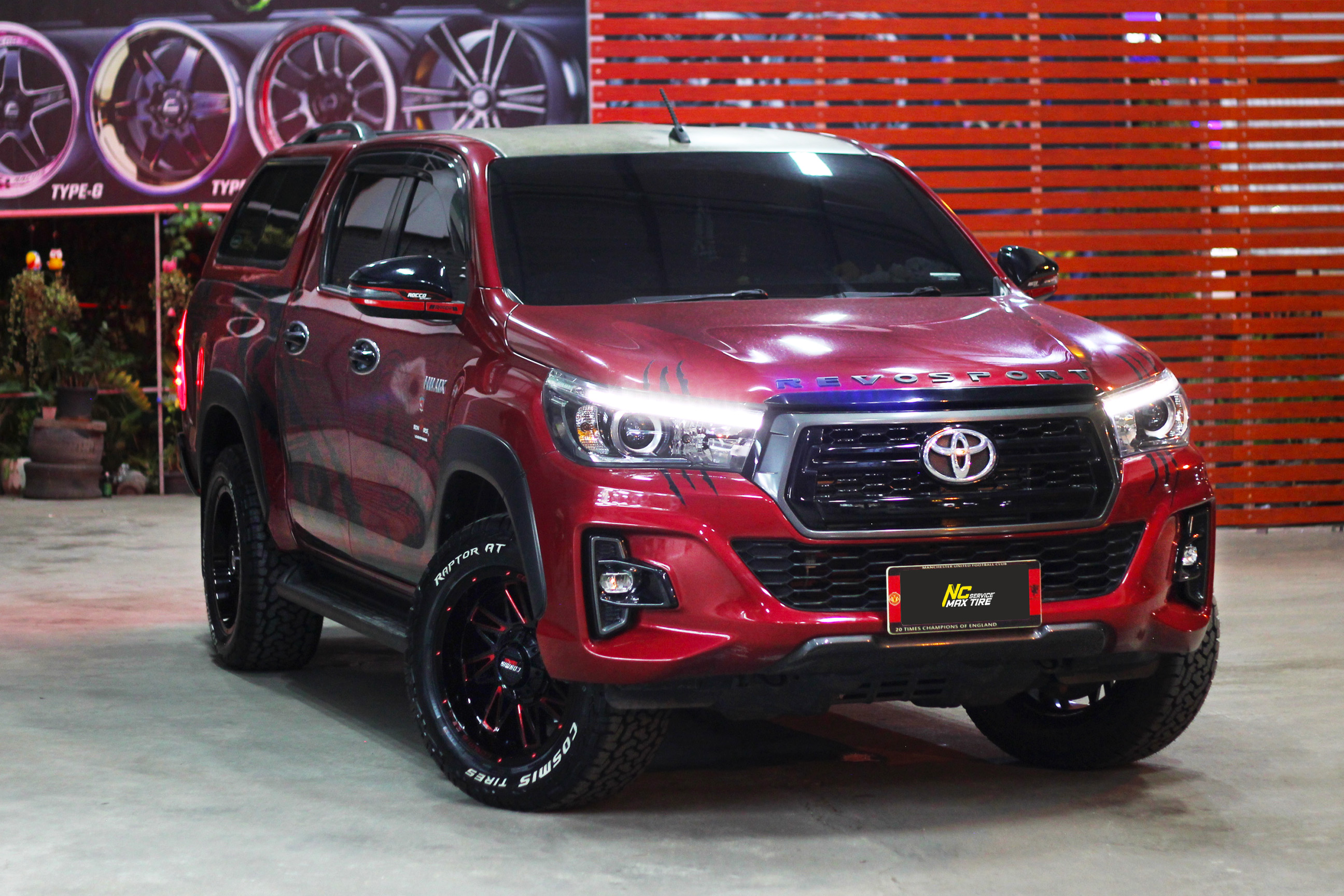 Toyota Hilux Revo Rocco / ล้อแม็กขอบ18 / Cosmis / Devil / SPIN-82 / 18x9.0 2X130H139.7 ET0 / สีดำCNCข้างก้านแดง+CNCตัวหนังสือ / Raptor AT / 265/60R18 / OffRoad