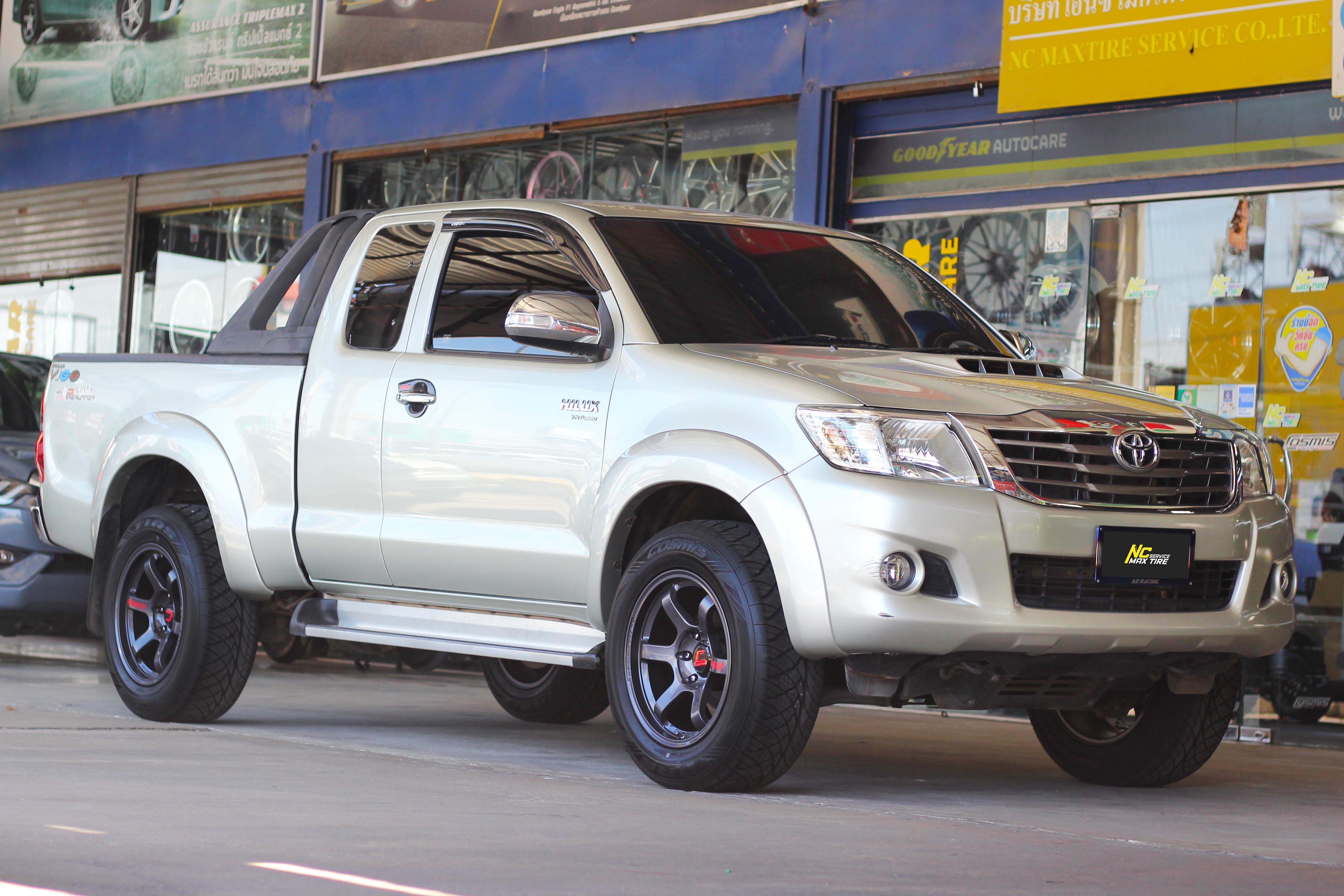 TOYOTA VIGO CHAMP / ล้อแม็กขอบ18 / Cosmis / RG-06SN / 18x9.0 6H139.7 ET0 / ล้อแม็กสีเทากัลเงาทั้งวงCNCหยอดตัวหนังสือแดงCNCตัวหนังสือที่ขอบ / T1RS / 265/60R18 / ล้อแม็กสำหรับรถกระบะ / ล้อแม็กสวยๆ / NCล้อแม็ก