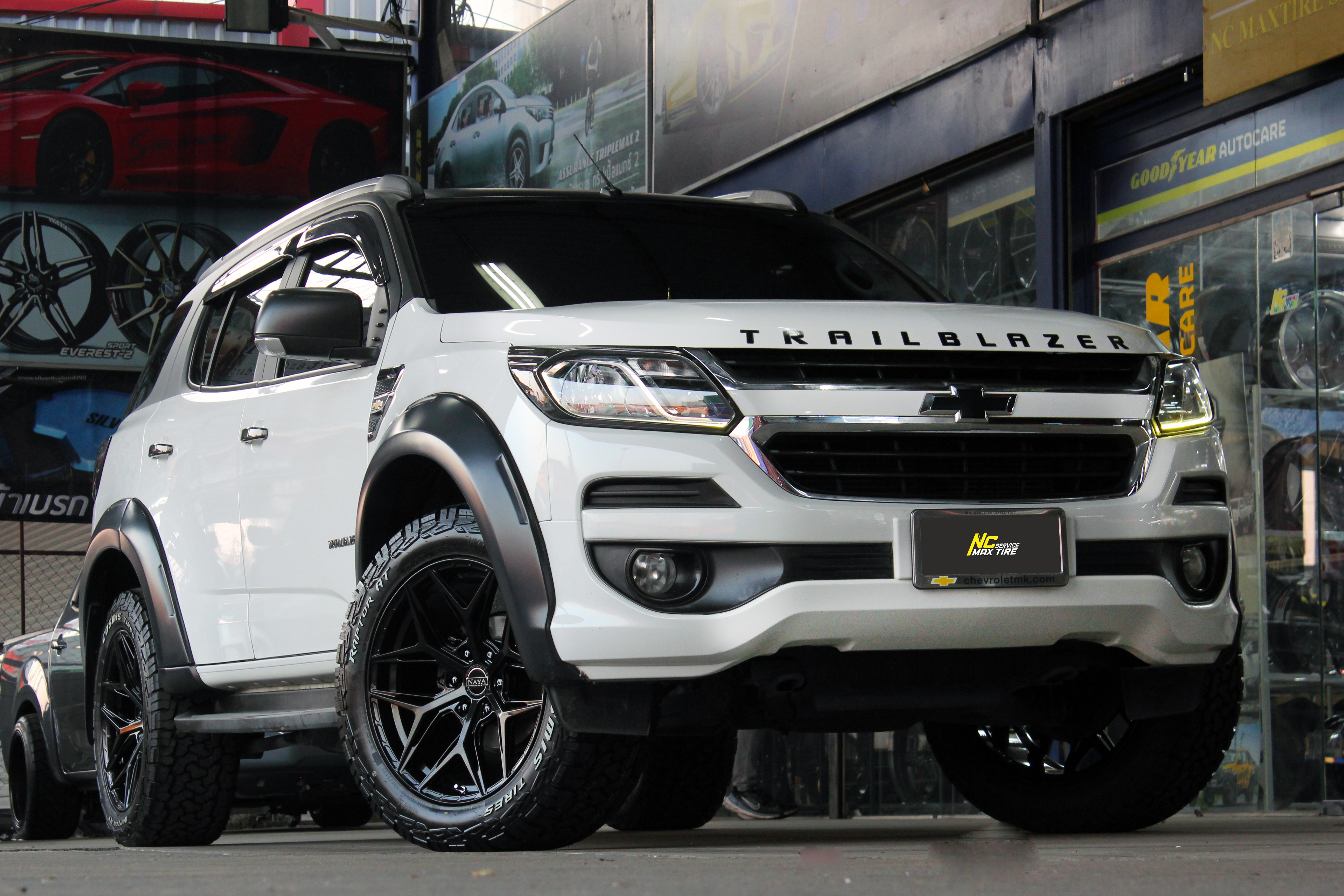 CHEVROLET TRIBRAZER / ล้อแม็กขอบ20 / Cosmis / NAYA / ALPHA-F6 / 20x9.5 6H139.7 ET22 / ล้อแม็กสีดำเงาทั้งวง / Raptor AT / 275/55R20