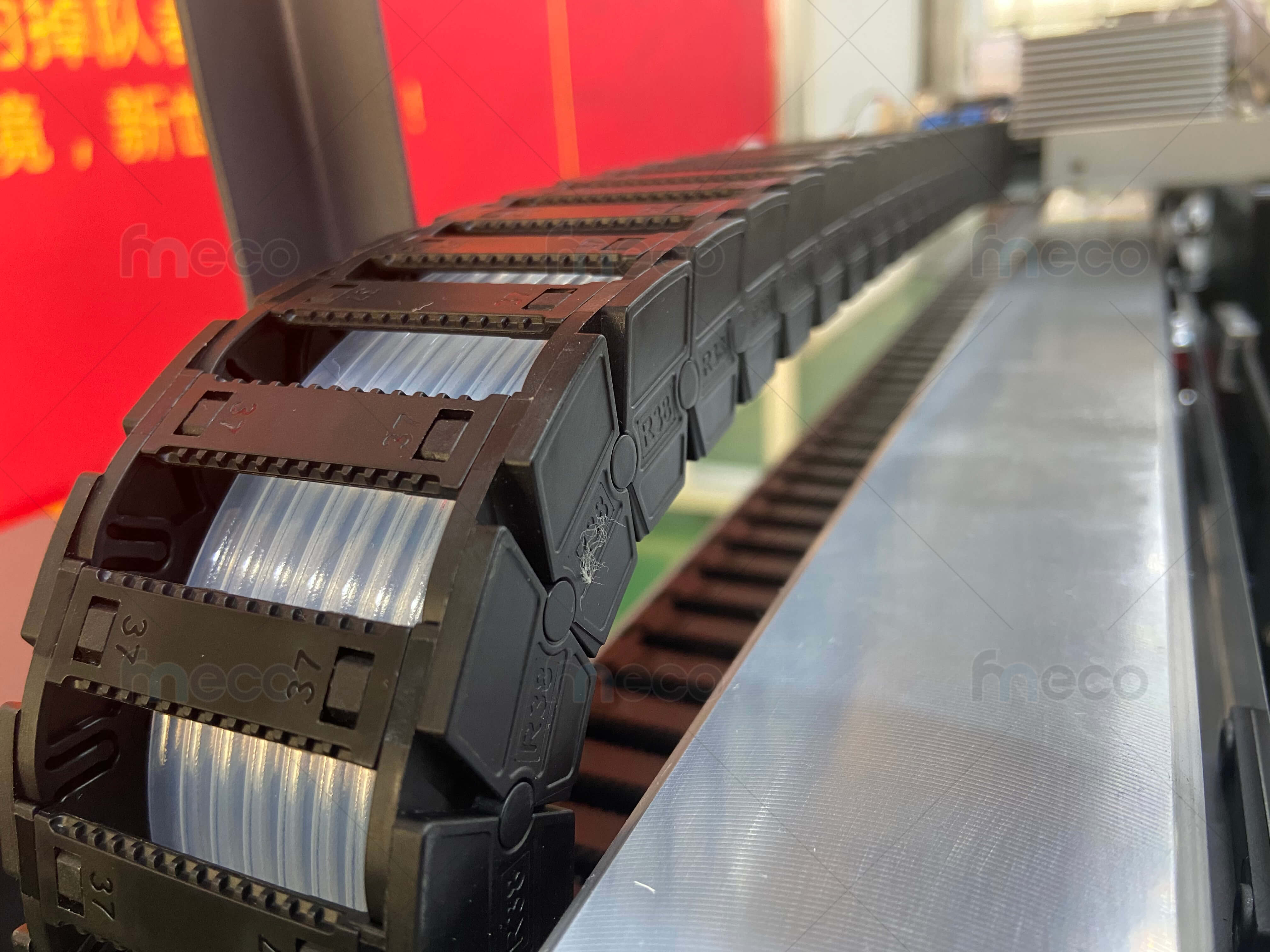 เครื่องพิมพ์อิงค์เจ็ท พิมพ์สติ๊กเกอร์ เครื่องปริ้น ป้าย โลโก้ ฉลากสินค้า เครื่องไวนิล MicroTFP PrecisionCore Eco Solvent inkjet printer