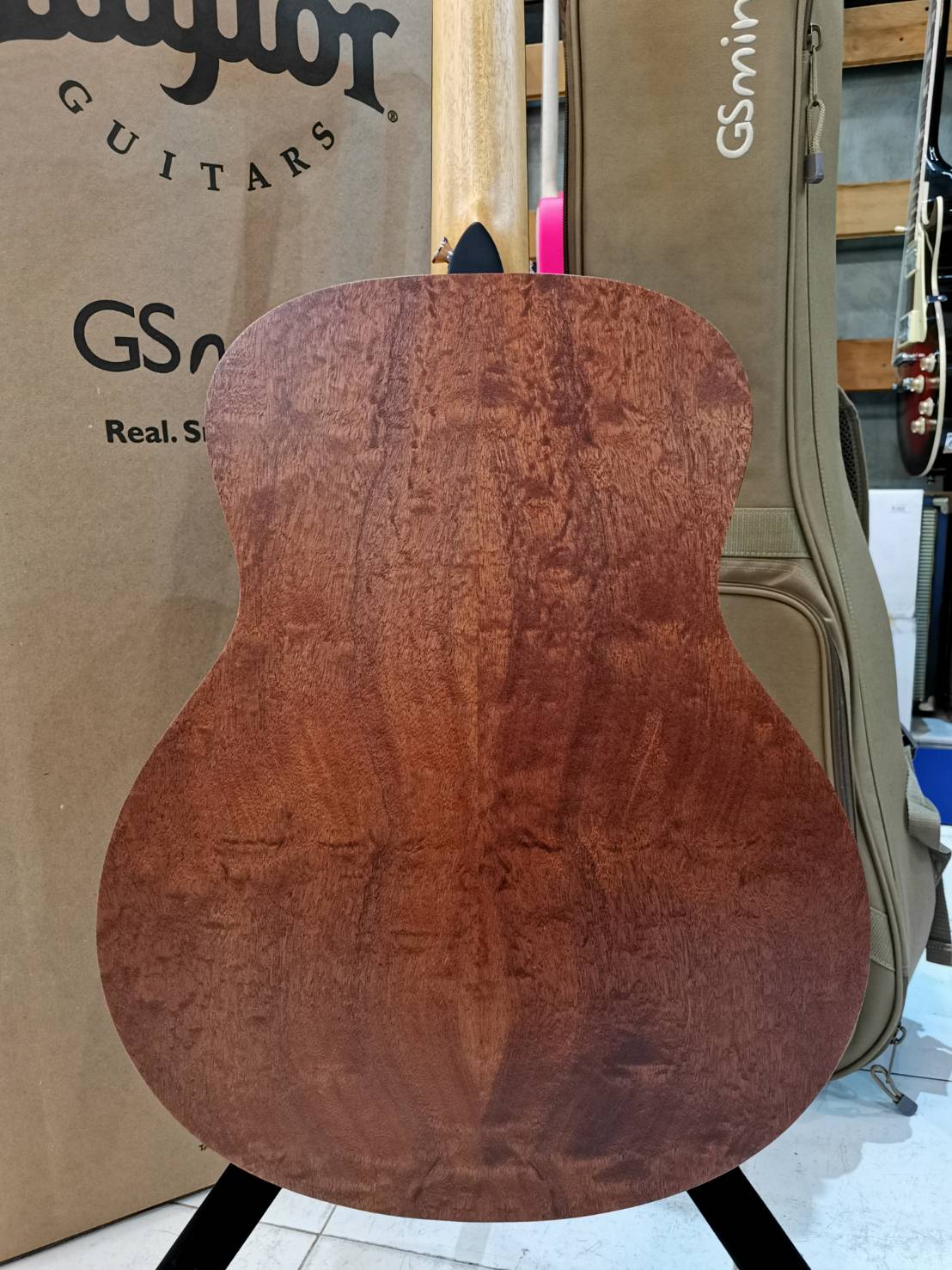 TAYLOR GS MINI-E QUILTED SAPELE LTD/BAG กีตาร์โปร่งไฟฟ้า