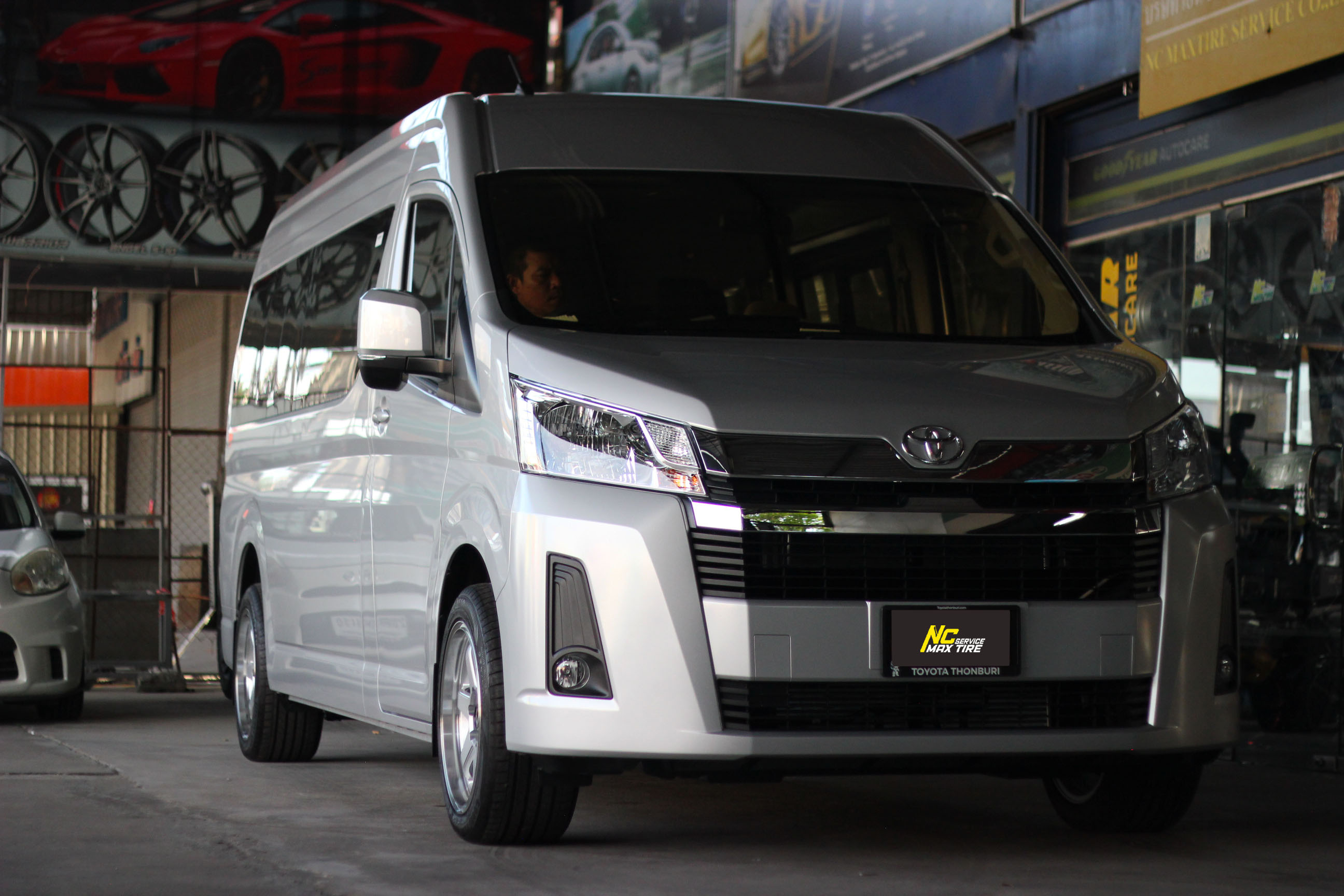 ล้อแม็กขอบ18 / Cosmis / RGB-SM06-2R / Silver Mirror / 18x9.0 6H130 ET35 / Goodyear / Efficientgrip Performance / 235/50R18
