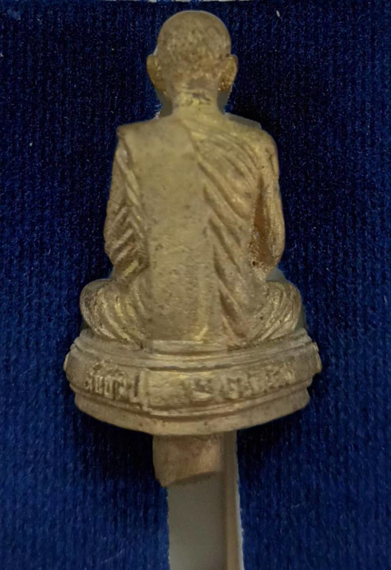 หลวงปู่แผ้ว ปวโร รูปหล่อโบราณ ไม่ตัดเดือย ปี 2554