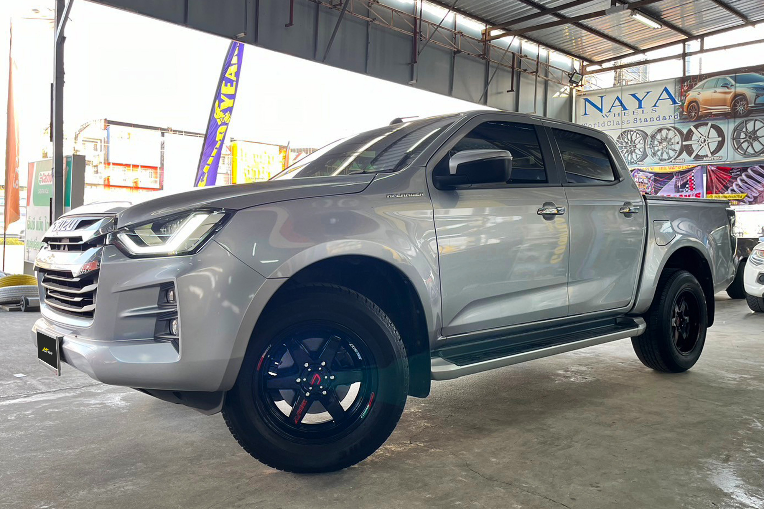 Isuzu D-Max / ล้อแม็กขอบ18 / Cosmis / Type-R / Revolution / 18X9.5 6H139.7 ET25 / ล้อแม็กสีดำเงาทั้งวง / ล้อแม็กสำหรับรถกระบะ