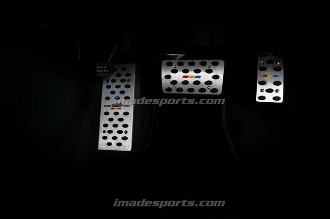 แป้นเบรค คันเร่ง ครัช Autoและ Manual M/T (MDL และMG styles)