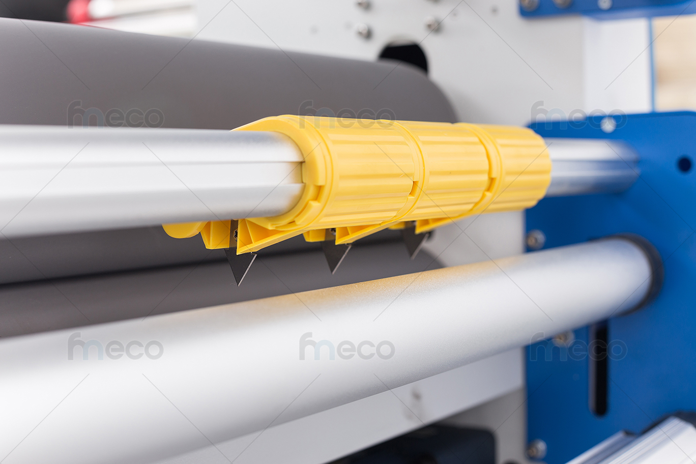 เครื่องเคลือบ ไฟฟ้า แบบอัตโนมัติ เครื่องรีดสติ๊กเกอร์ เครื่องเคลือบแผ่น เคลือบฟิล์ม เครื่องเคลือบบัตร พร้อมสแตนด์ ขนาด 1.6 เมตร