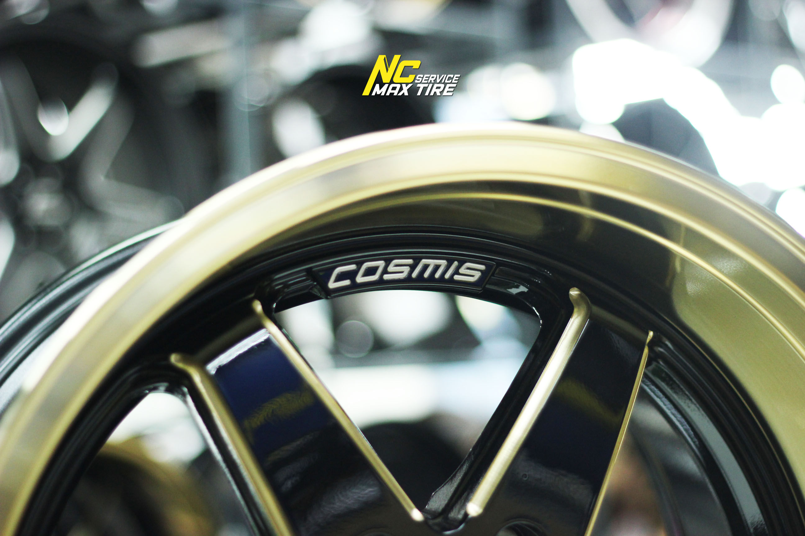 ล้อแม็กขอบ18 ชุดพิเศษทำเป็น 10.5 นิ้ว ทั้ง 4 วง / Cosmis Type-R Revolution / 18x10.5 6H139.7 ET30 / สีดำของทอง