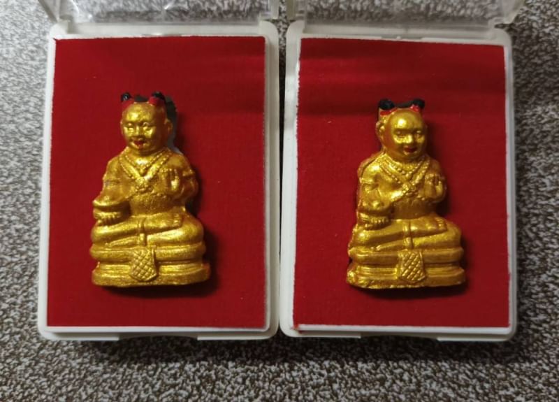 กุมารเพชรลอยองค์ เนื้อผงพรายกุมาร หลวงปู่หงษ์ วัดเพชรบุรี อ.ปราสาท จ.สุรินทร์