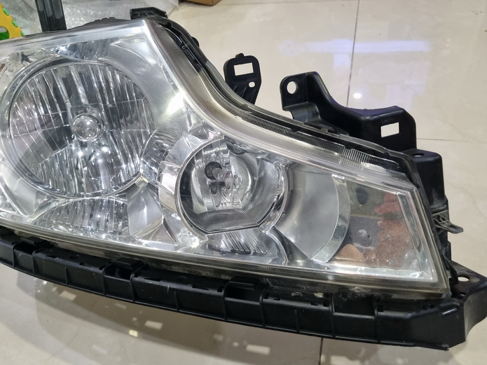 โคมไฟหน้า Honda STEP WGN SPADA ข้างขวา มือสอง