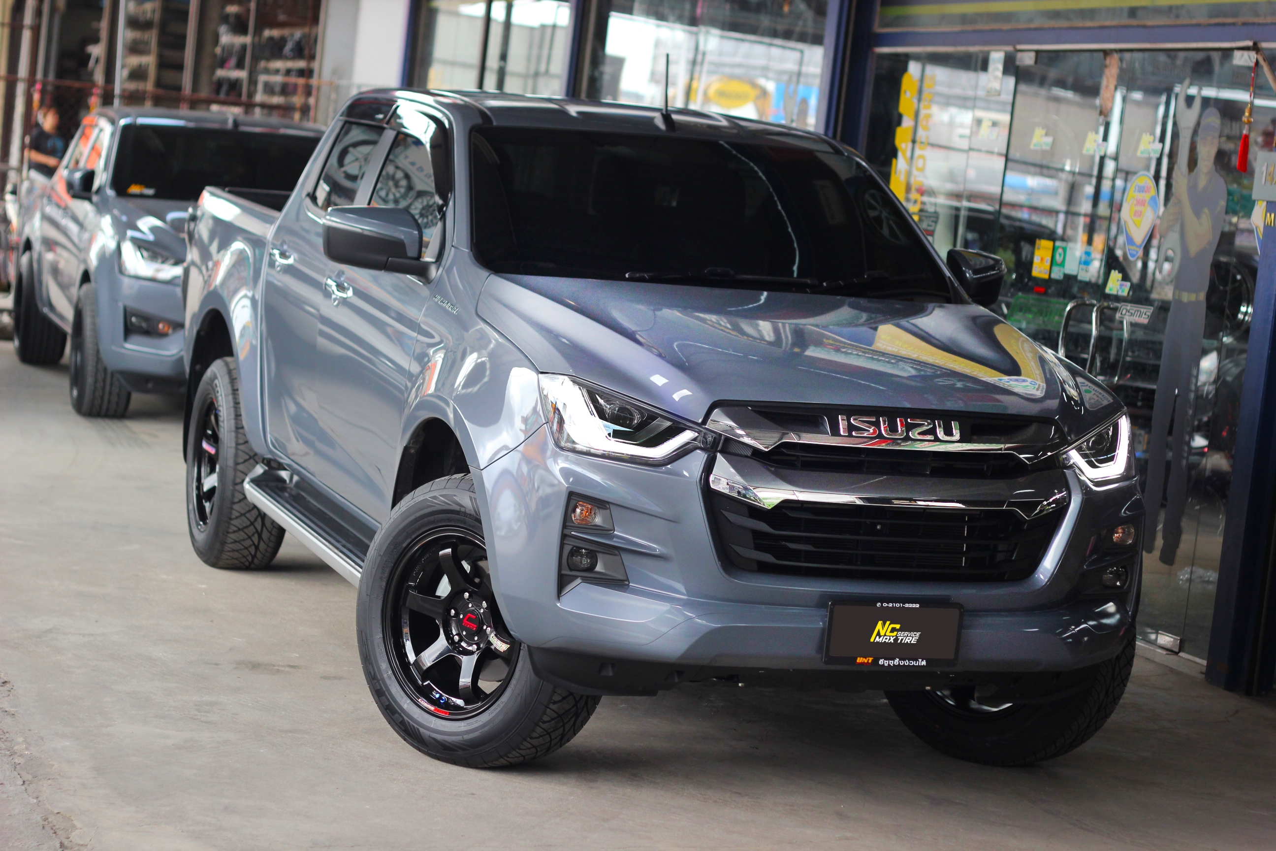 Isuzu Dmax ตัวสูง / ล้อแม็กขอบ18 / Cosmis / RG-06S / ล้อแม็กสีดำเงาทั้งวง / 18x9.0 6H139.7 ET15 / T1RS / 265/60R18