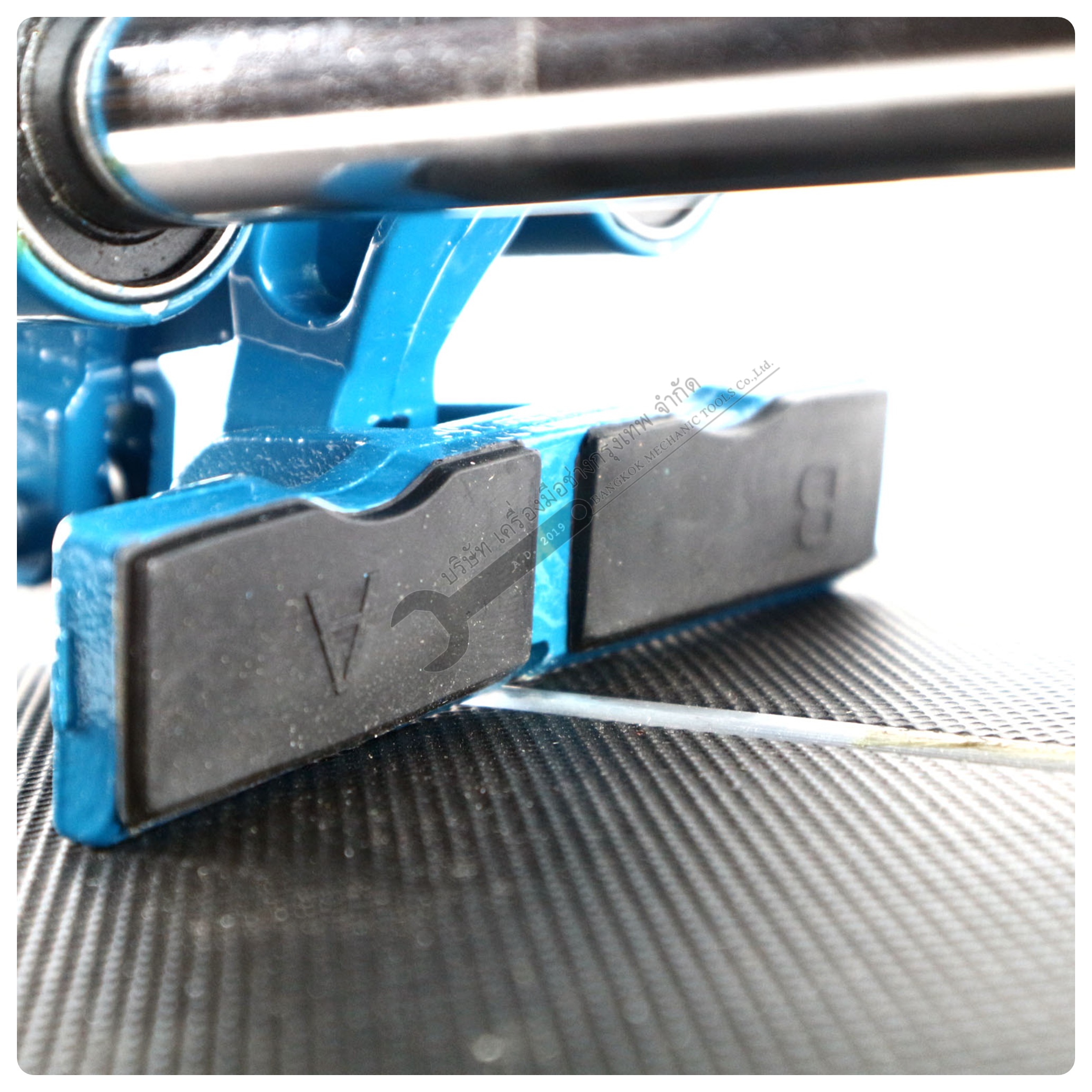 BERALA แท่นตัดกระเบื้อง 28นิ้ว พร้อมเลเซอร์ รุ่น BL-880B