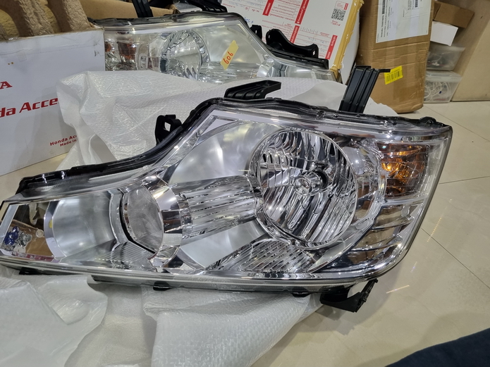 โคมไฟหน้า Honda STEP WGN SPADA ข้างซ้าย (98%)