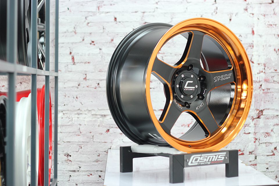 ล้อแม็กขอบ18 COSMIS XT005-R สีดำ ขอบส้ม สำหรับรถกระบะ (ราคา4วง)