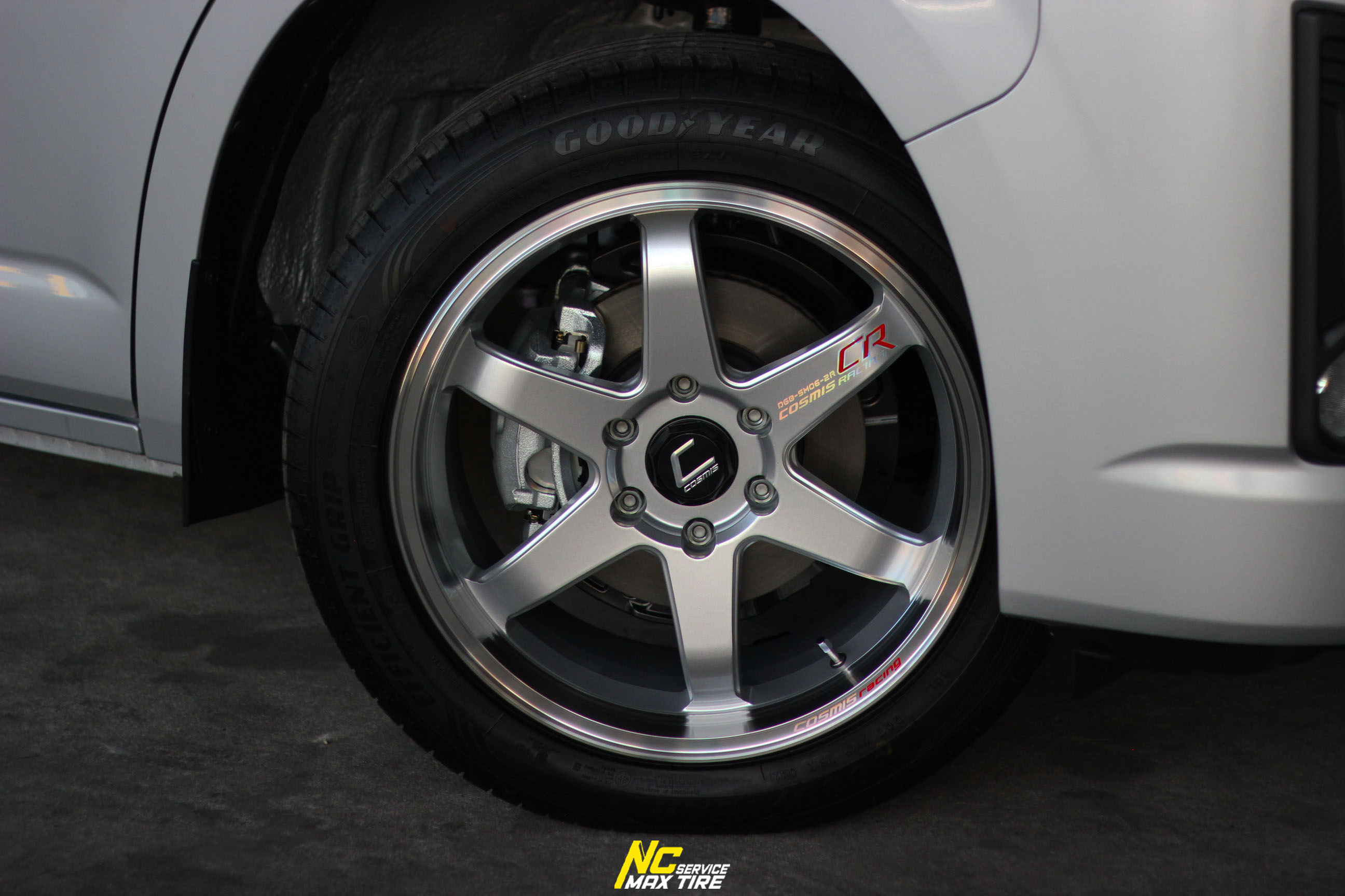ล้อแม็กขอบ18 / Cosmis / RGB-SM06-2R / Silver Mirror / 18x9.0 6H130 ET35 / Goodyear / Efficientgrip Performance / 235/50R18