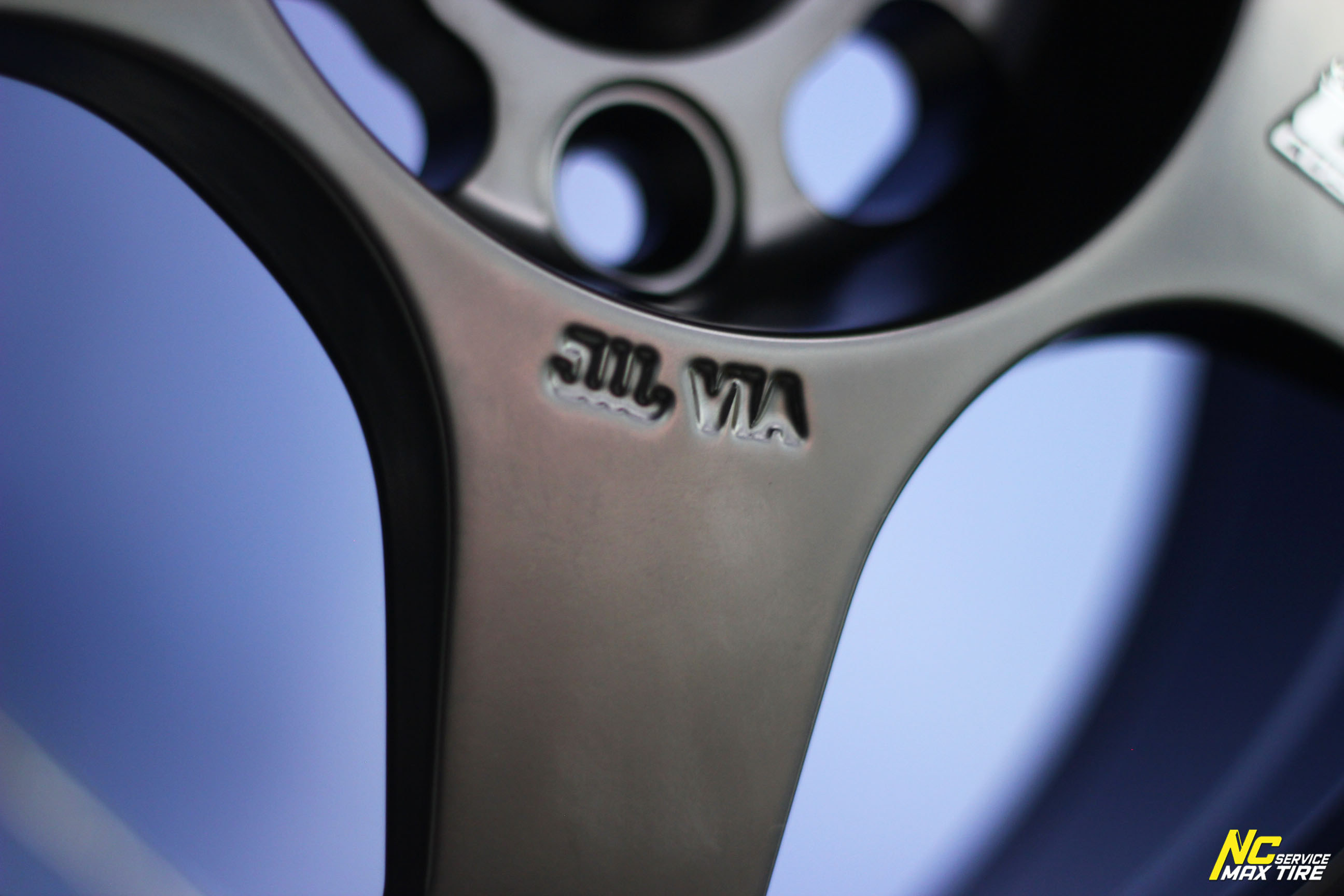 ล้อแม็กขอบ15 / Cosmis / CMR / ล้อแม็กสีดำด้าน / 15X7 4H100 ET35