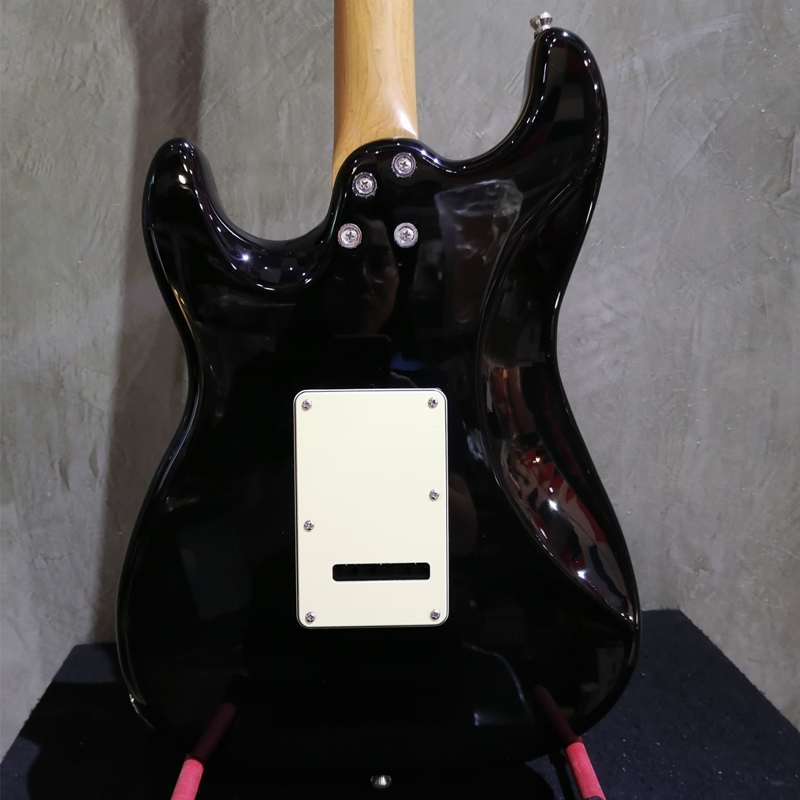 กีตาร์ไฟฟ้า Gusta GST-05 SSS