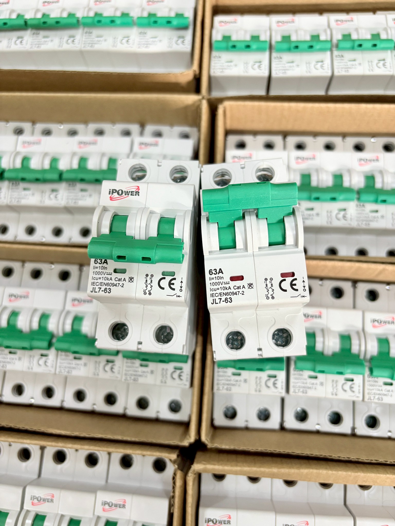 Breaker DC 2P 1000V 25A 32A 63A ชิ้น 2024-06-12 11:18:05 2025-05-30 09:13:37