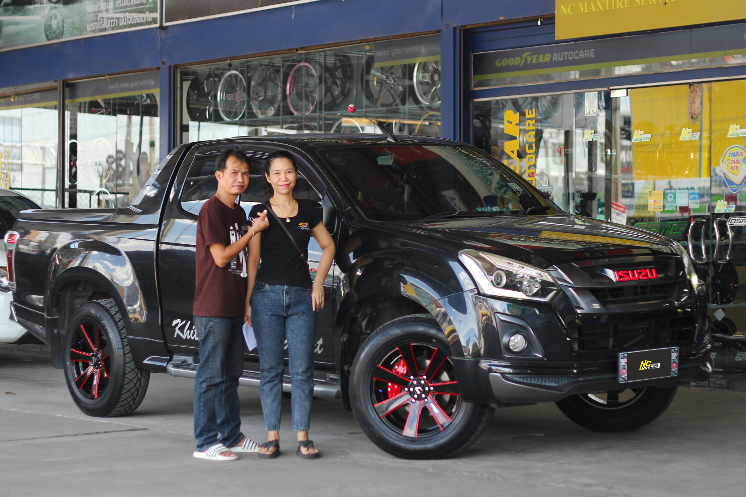 Isuzu D-max ตัวสูง / ล้อแม็กขอบ18 / Cosmis / InnerlineS4 / ล้อแม็ก7ก้านทรงใบพัด / ล้อแม็กสีดำCNCข้างก้านแดง / 18x8.5 6H139.7 ET35