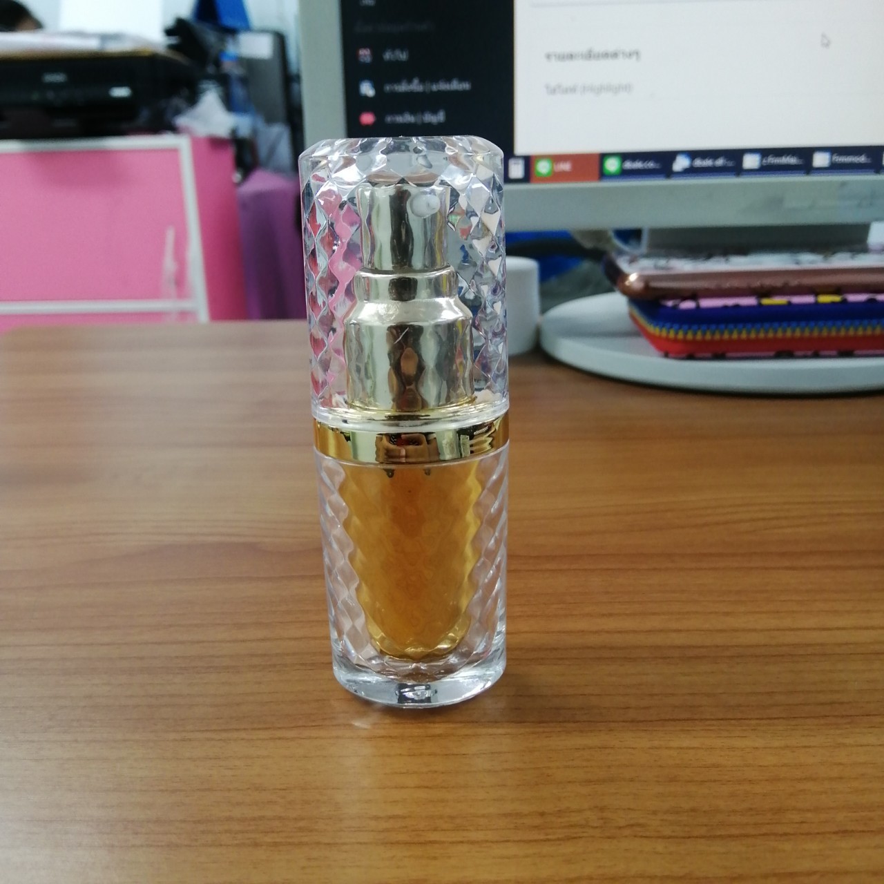 ขวดอะคริลิค ขนาด15ml สูง10.4cm กว้าง2.5cm สีทอง ขวดปั้มเจล ขวดปั้มเซรั่ม ขวดเปล่า มีของพร้อมส่ง จำนวนมาก