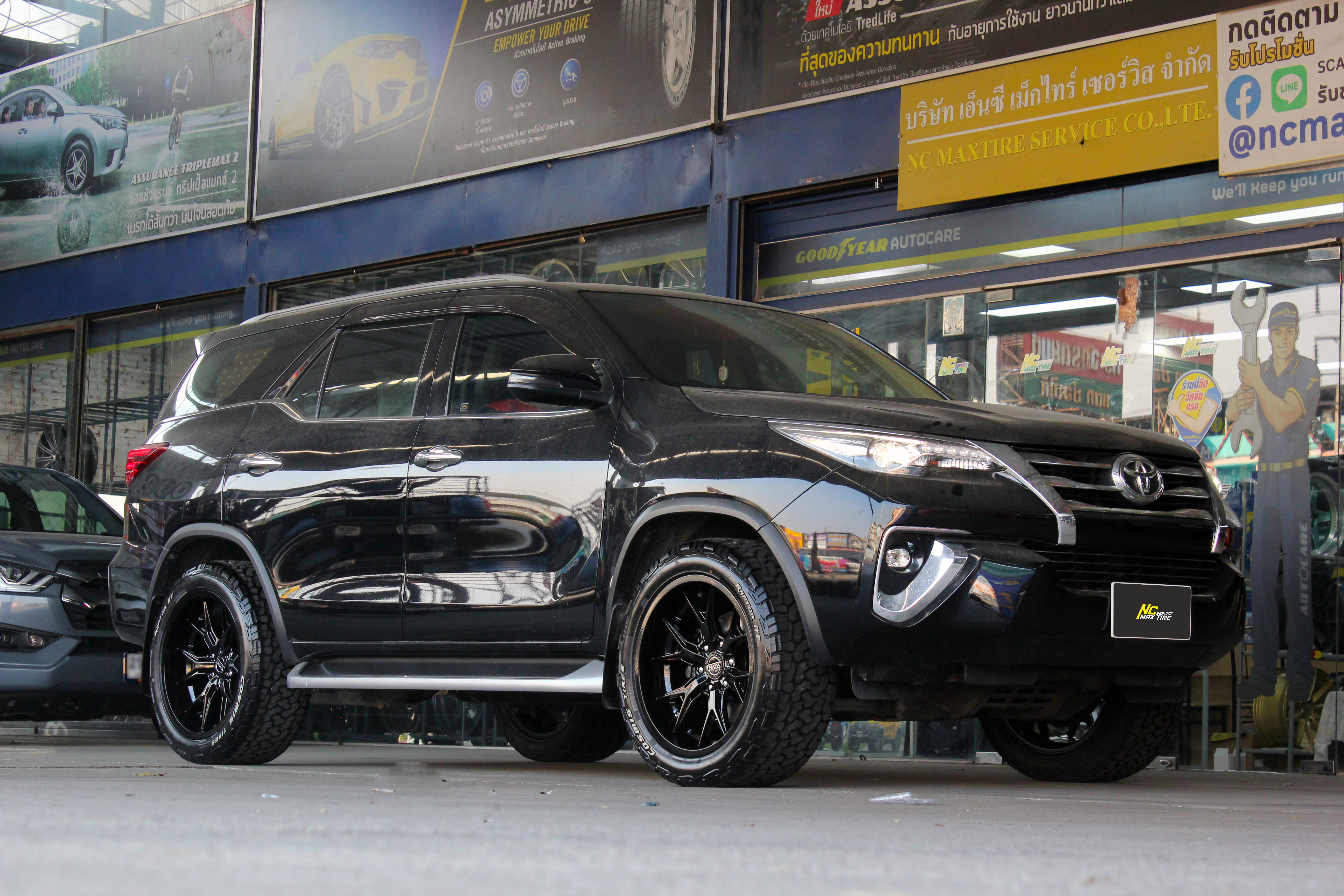 Toyota Fortuner / ล้อแม็กขอบ20 / NAYA / Alpha-T6 / ล้อแม็กสีดำเงาทั้งวง / Raptor AT / 265/50R20 / NCmaxtireService