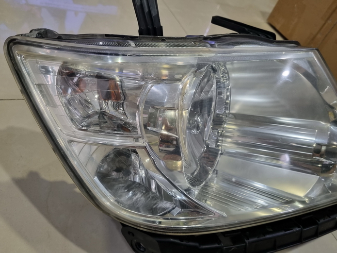 โคมไฟหน้า Honda STEP WGN SPADA ข้างขวา มือสอง