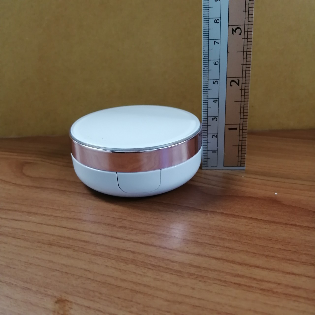 ตลับคุชชั่น ขนาด15กรัม เนื้ออะคริลิค แถมพัฟพร้อมถ้วยด้านใน สีขาวขอบชมพูสีสวย พร้อมจัดส่ง