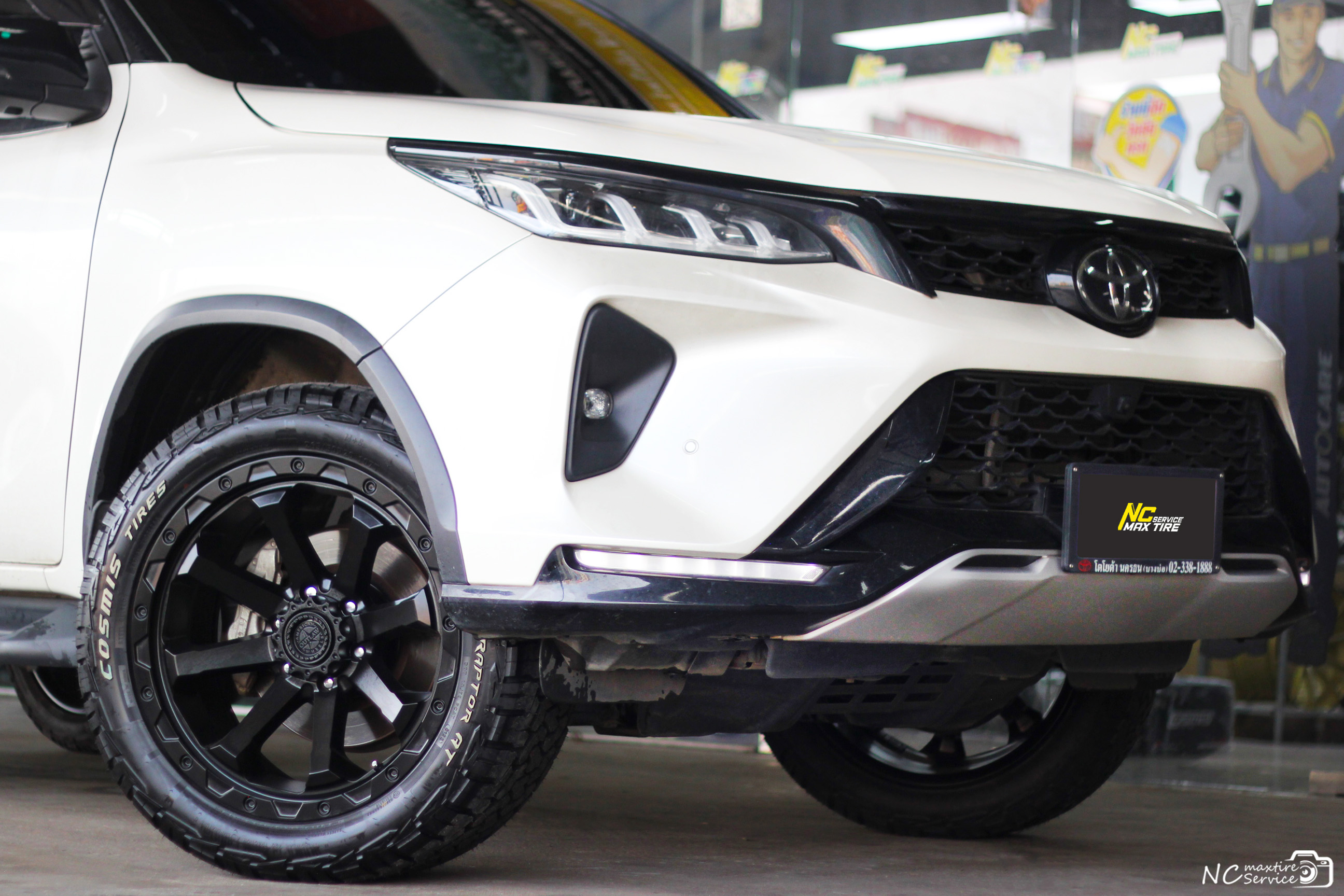Toyota Fortuner / ล้อแม็กขอบ20 / CAPONE / AMERICAN OUTLAW / ล้อแม็กสีดำด้าน / SATIN BLACK / 20X9.0 6H139.7 ET5 / Cosmis Tire / Raptor AT / 265/50R20